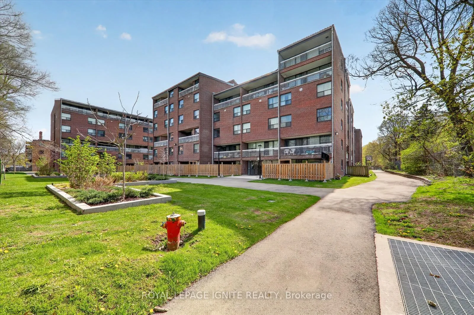 Front of Unit 602, 4064 Lawrence Avenue E
