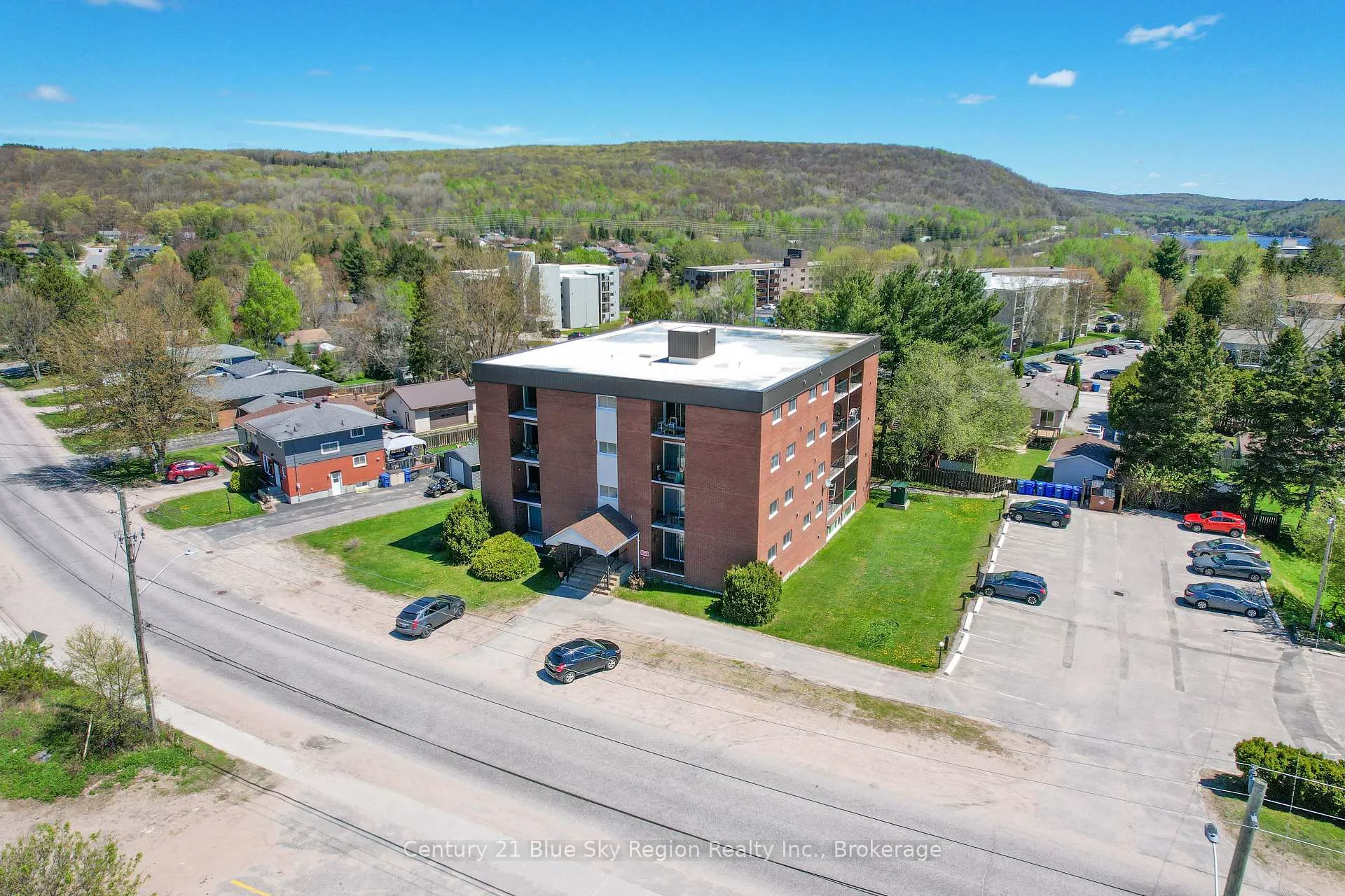 Front of Unit 305, 122 Giroux Street