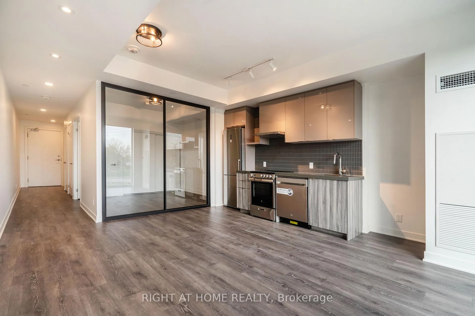 Photo 2 of Unit 0309, 10 Flavelle Trail, Vaughan, Steeles West Industrial — HOMEH