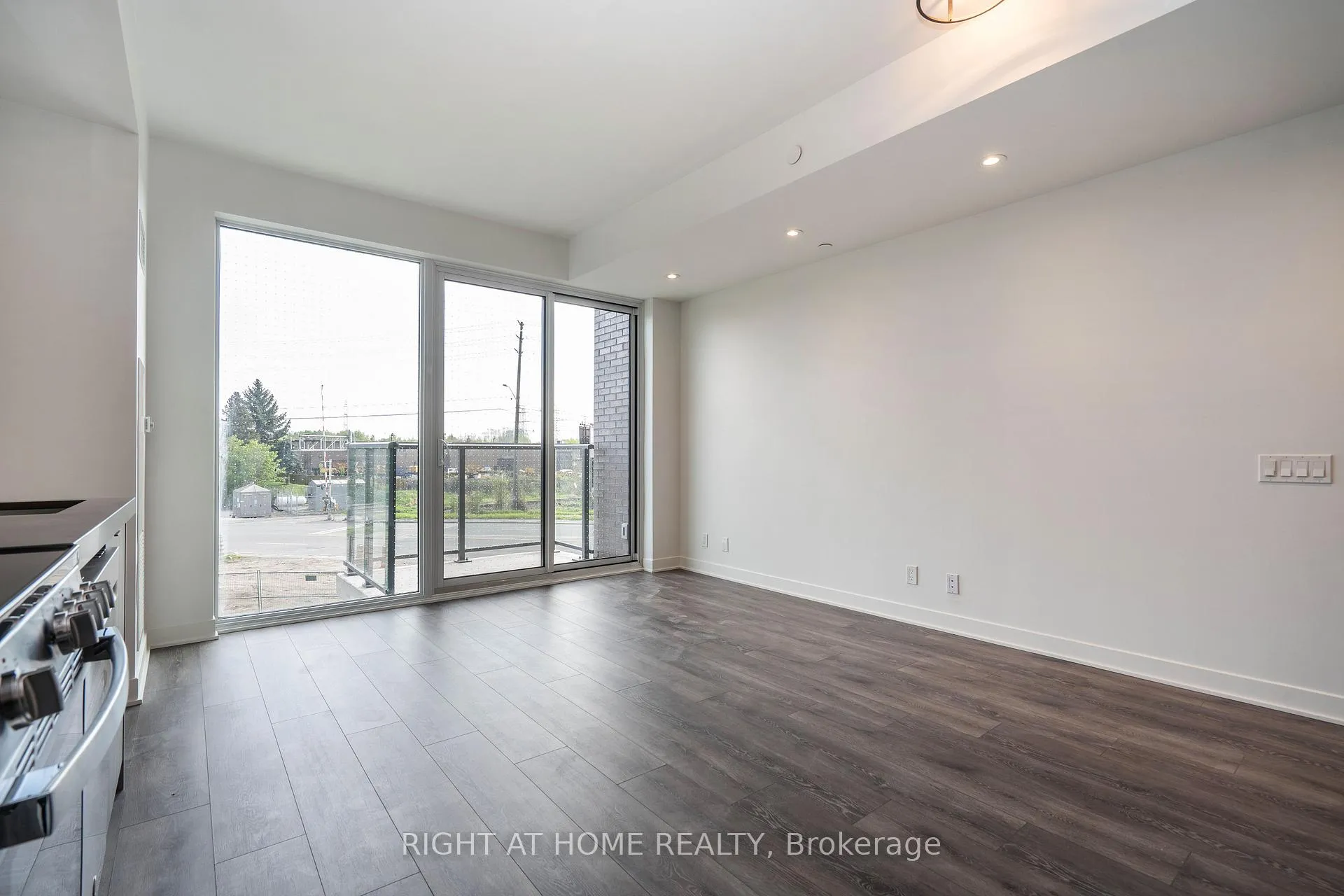 Photo 8 of Unit 0309, 10 Flavelle Trail, Vaughan, Steeles West Industrial — HOMEH