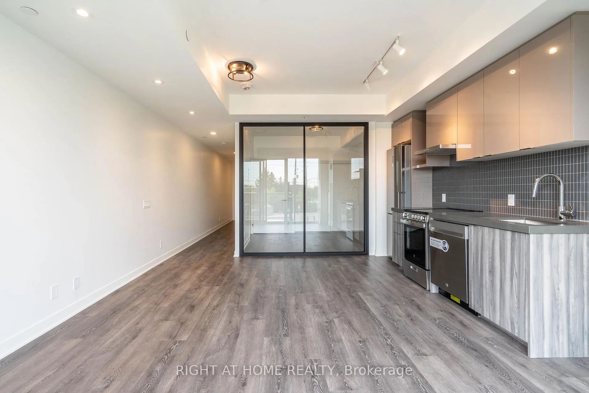 Photo 9 of Unit 0309, 10 Flavelle Trail, Vaughan, Steeles West Industrial — HOMEH
