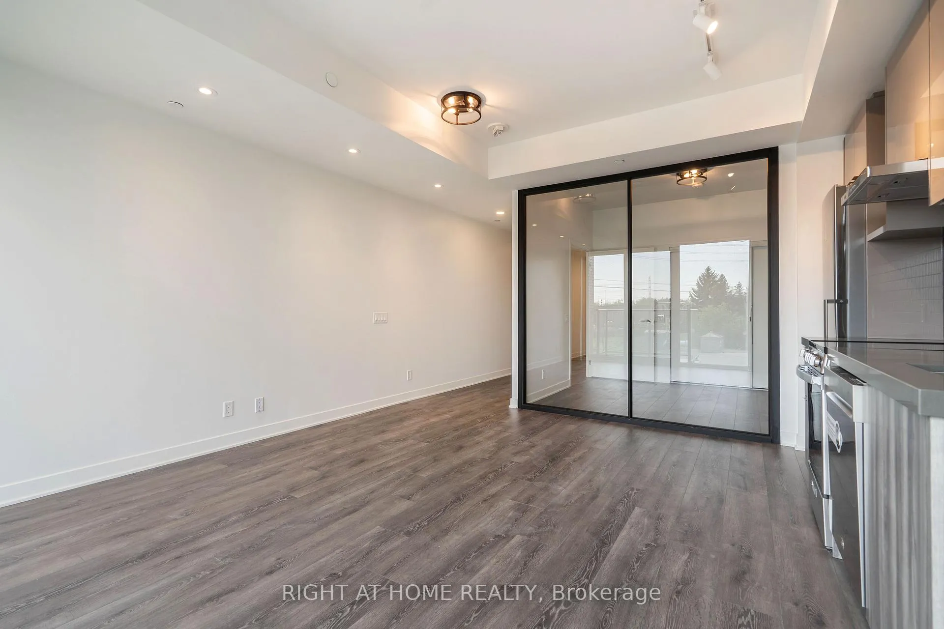 Photo 10 of Unit 0309, 10 Flavelle Trail, Vaughan, Steeles West Industrial — HOMEH