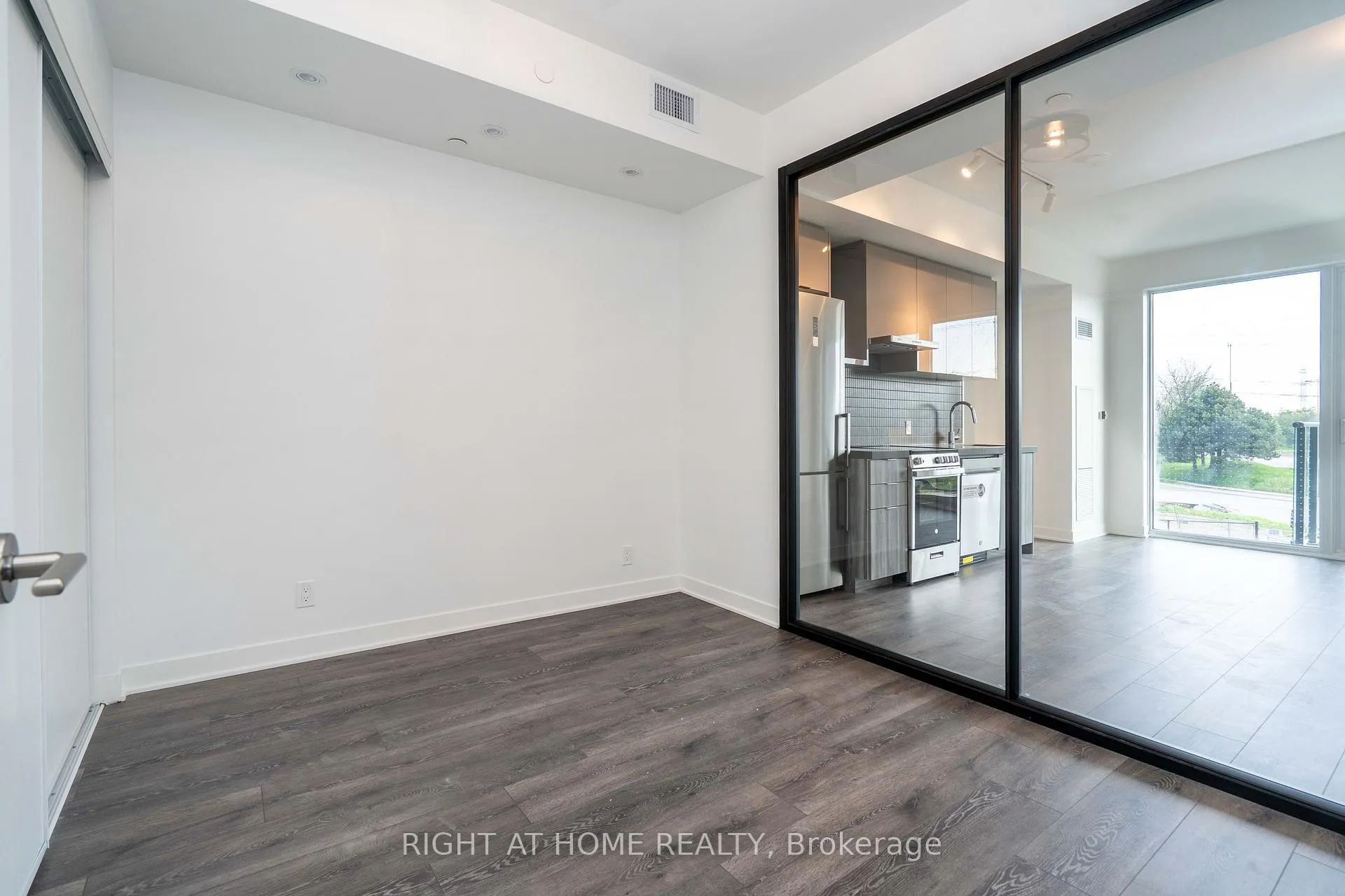 Photo 12 of Unit 0309, 10 Flavelle Trail, Vaughan, Steeles West Industrial — HOMEH