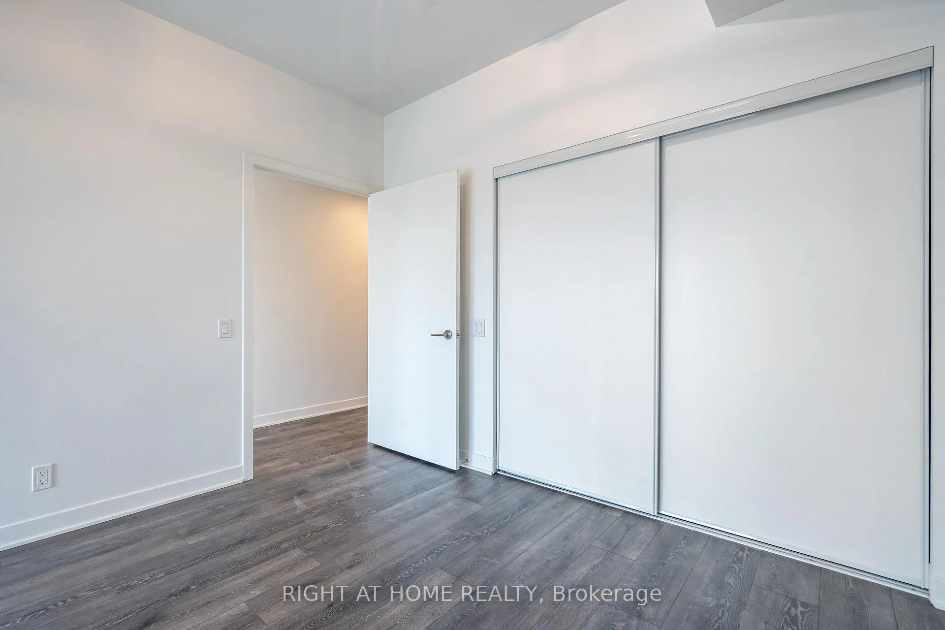Photo 14 of Unit 0309, 10 Flavelle Trail, Vaughan, Steeles West Industrial — HOMEH