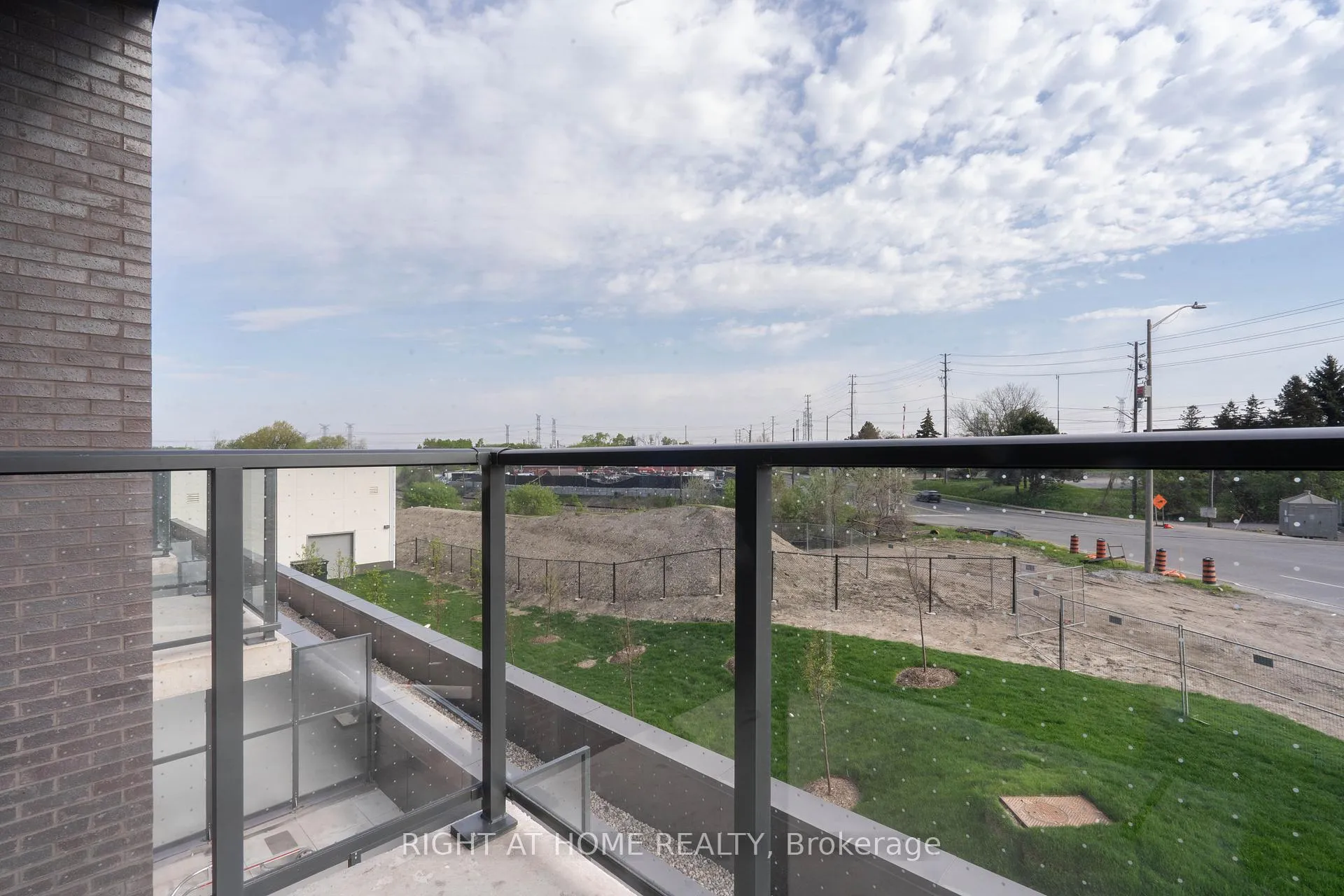 Photo 23 of Unit 0309, 10 Flavelle Trail, Vaughan, Steeles West Industrial — HOMEH