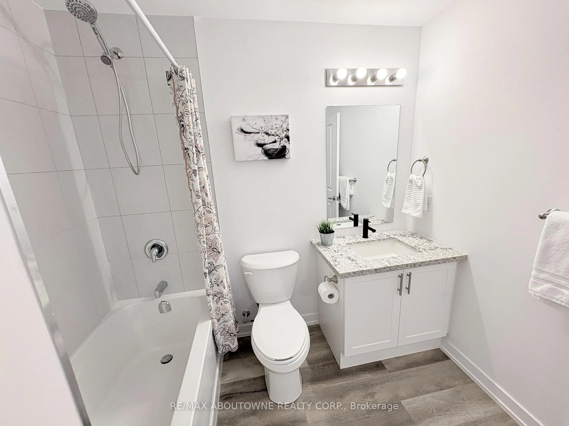 Photo 21 of Unit 429, 470 Dundas Street E, Hamilton, Waterdown — HOMEH