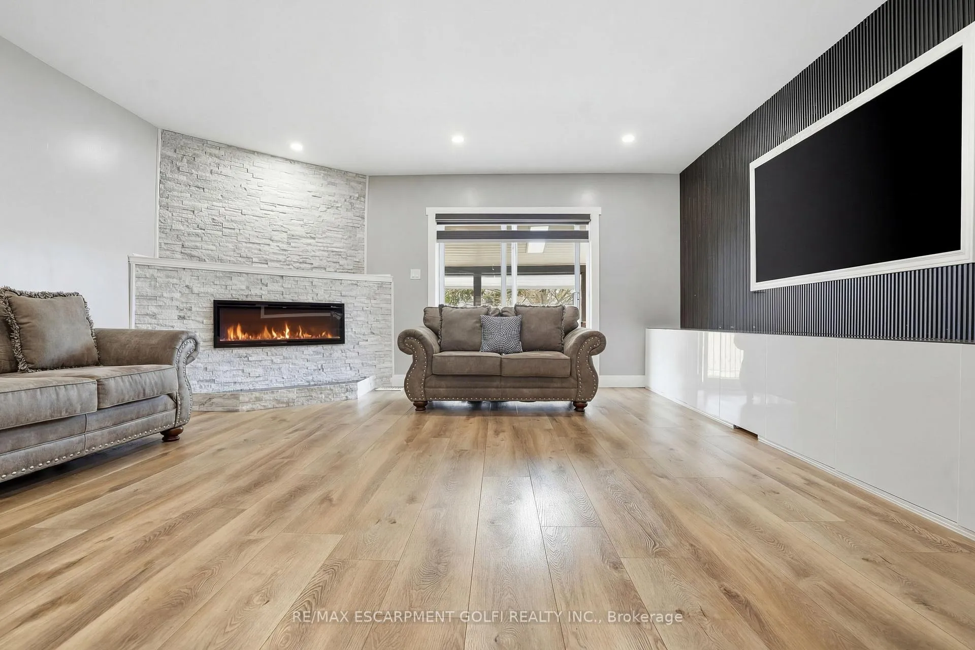 Photo 13 of 5773 Leonard Avenue, Niagara Falls, Hospital — HOMEH