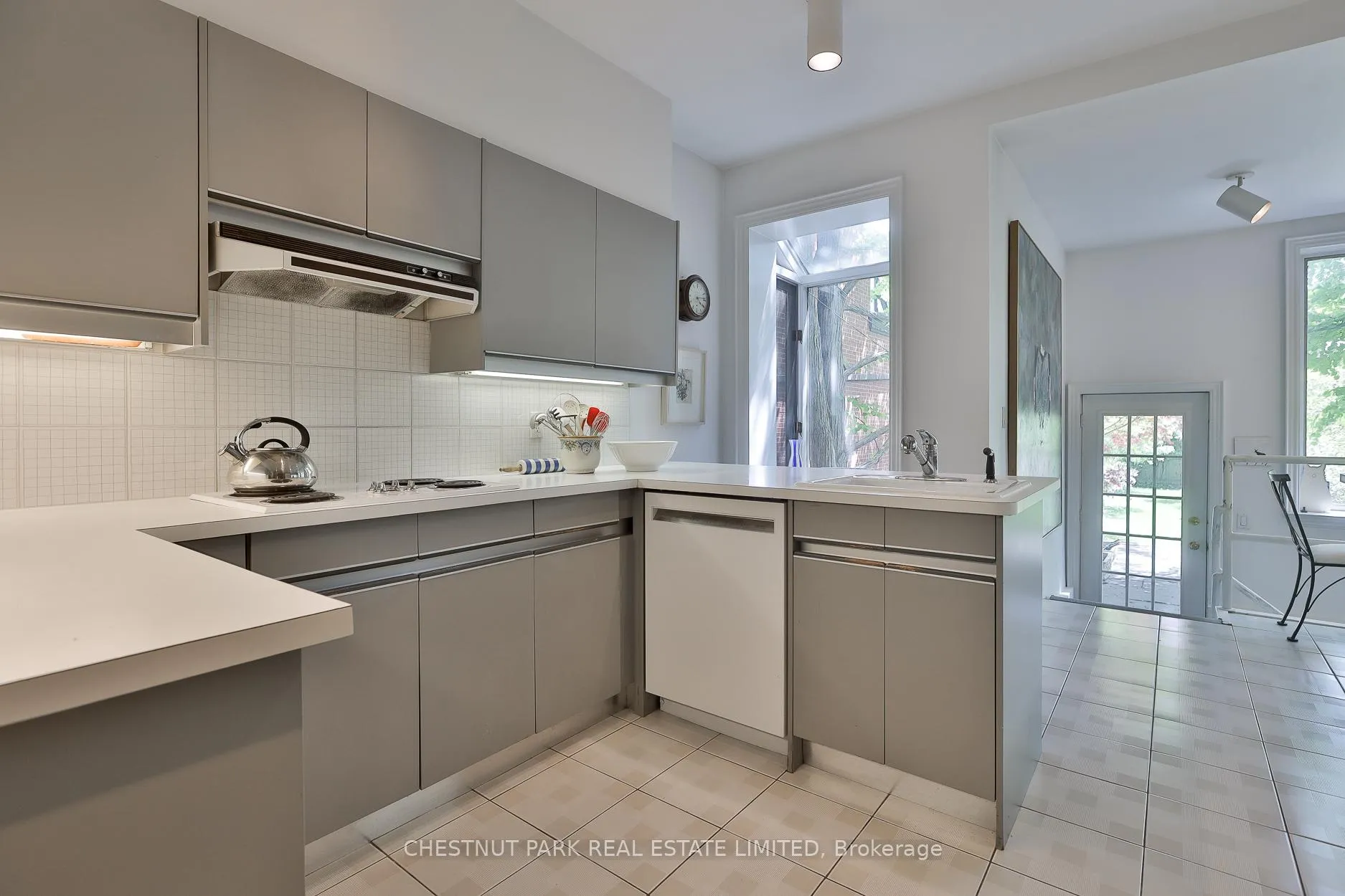 Photo 12 of 97 Farnham Avenue, Toronto, Yonge-St. Clair — HOMEH