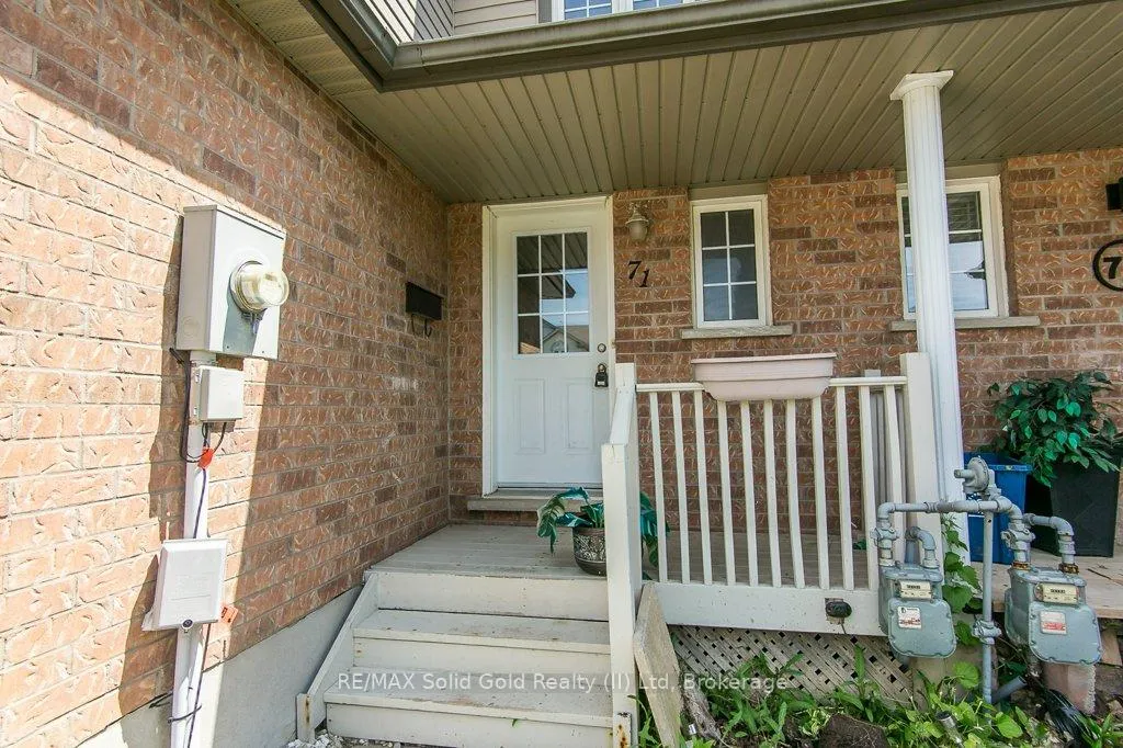 Photo 4 of 71 Foxglove Crescent, Kitchener — HOMEH