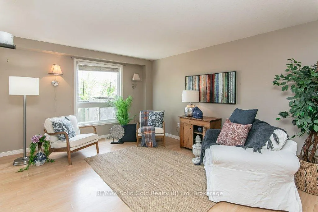 Photo 8 of 71 Foxglove Crescent, Kitchener — HOMEH