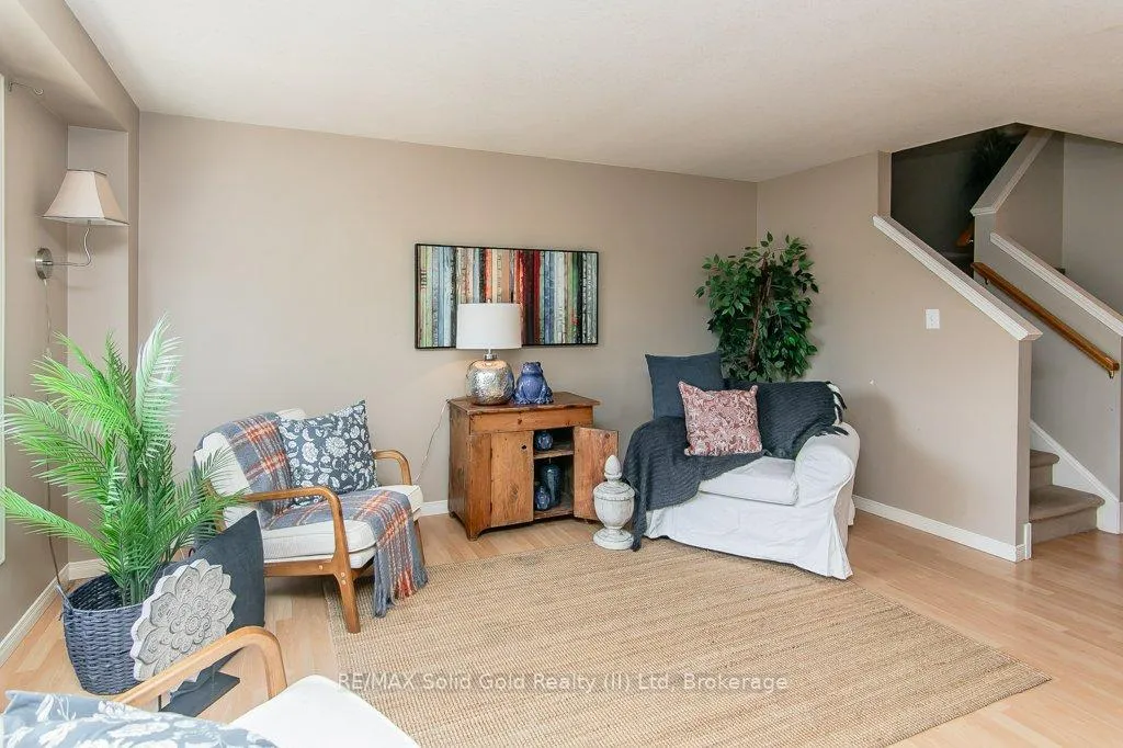 Photo 9 of 71 Foxglove Crescent, Kitchener — HOMEH