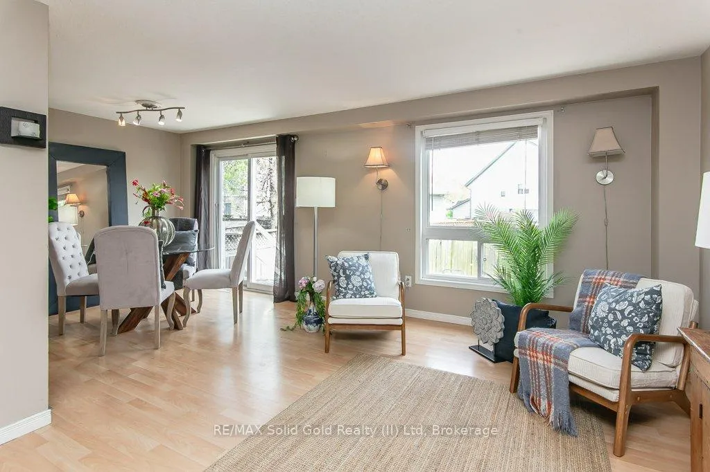 Photo 12 of 71 Foxglove Crescent, Kitchener — HOMEH