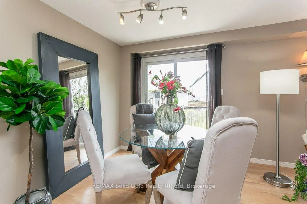 Photo 18 of 71 Foxglove Crescent, Kitchener — HOMEH