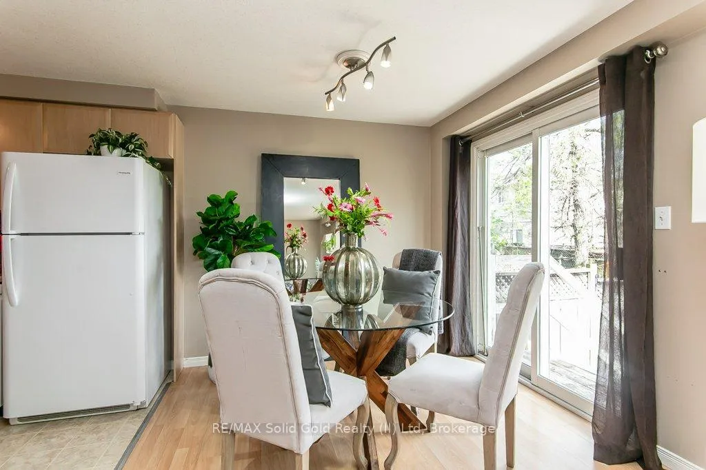 Photo 19 of 71 Foxglove Crescent, Kitchener — HOMEH