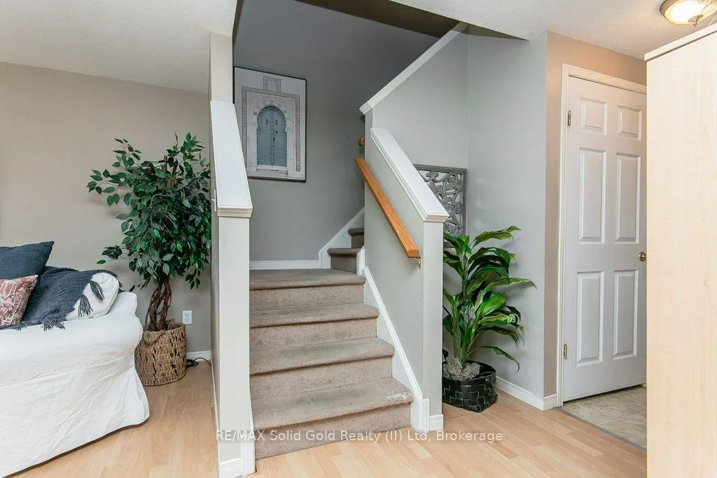Photo 21 of 71 Foxglove Crescent, Kitchener — HOMEH