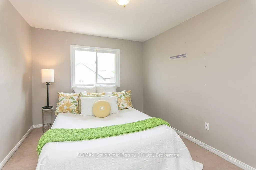 Photo 31 of 71 Foxglove Crescent, Kitchener — HOMEH