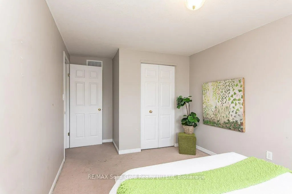 Photo 33 of 71 Foxglove Crescent, Kitchener — HOMEH