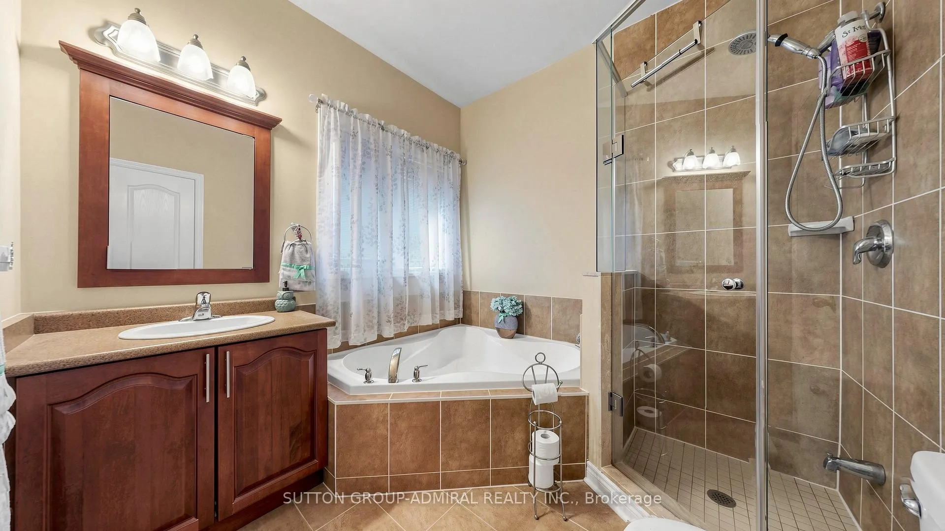 Photo 17 of 492 Kwapis Boulevard, Newmarket, Woodland Hill — HOMEH