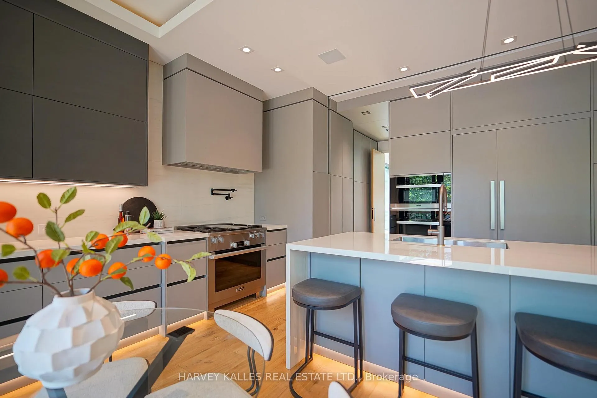 Photo 16 of 585 Bedford park Avenue, Toronto, Bedford Park-Nortown — HOMEH