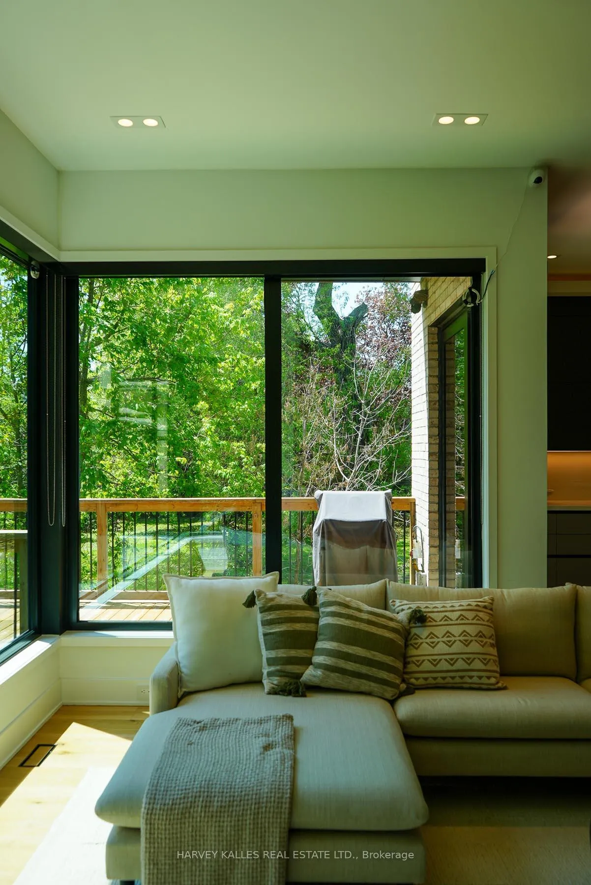 Photo 19 of 585 Bedford park Avenue, Toronto, Bedford Park-Nortown — HOMEH