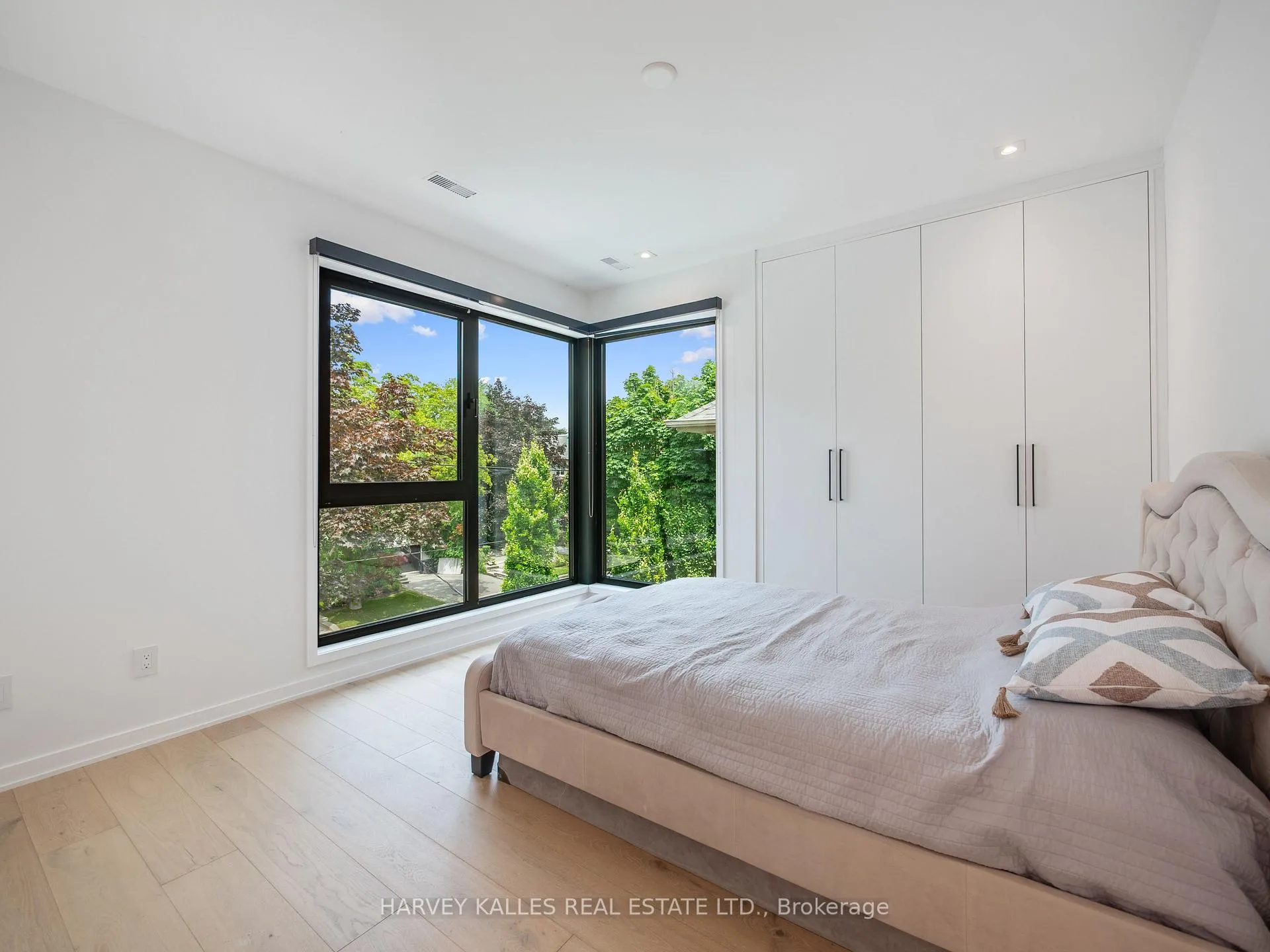 Photo 35 of 585 Bedford park Avenue, Toronto, Bedford Park-Nortown — HOMEH