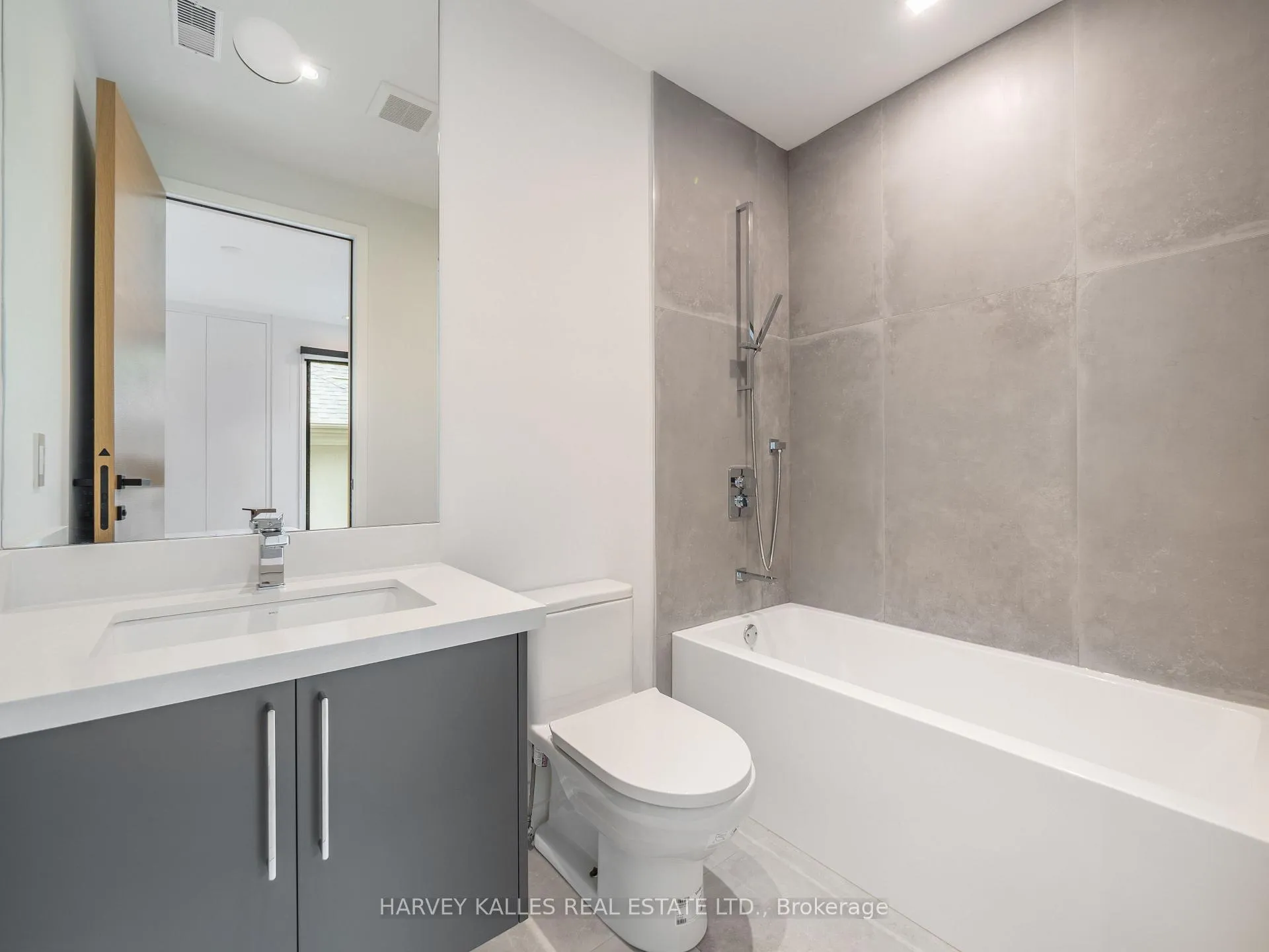 Photo 37 of 585 Bedford park Avenue, Toronto, Bedford Park-Nortown — HOMEH