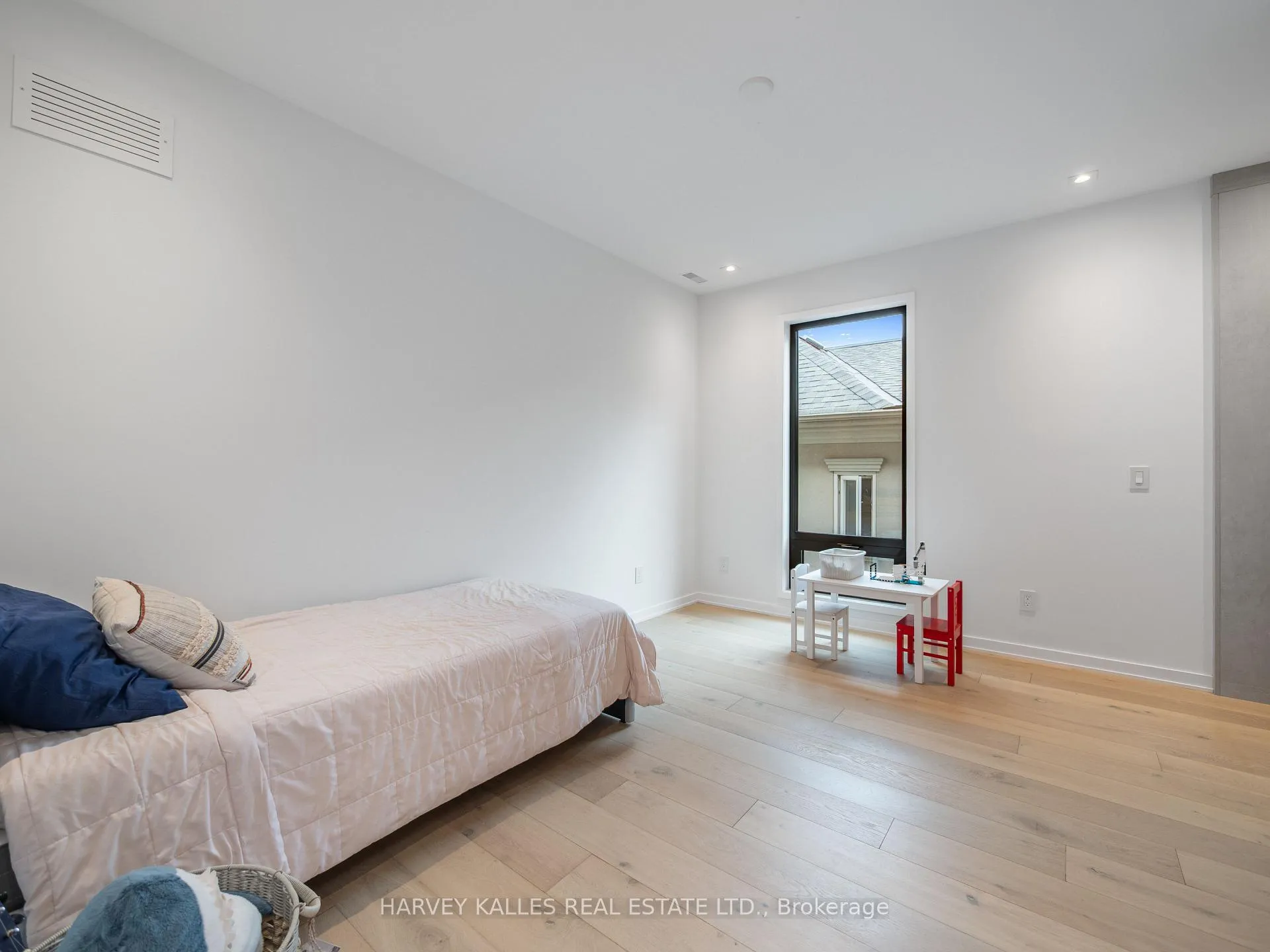 Photo 38 of 585 Bedford park Avenue, Toronto, Bedford Park-Nortown — HOMEH