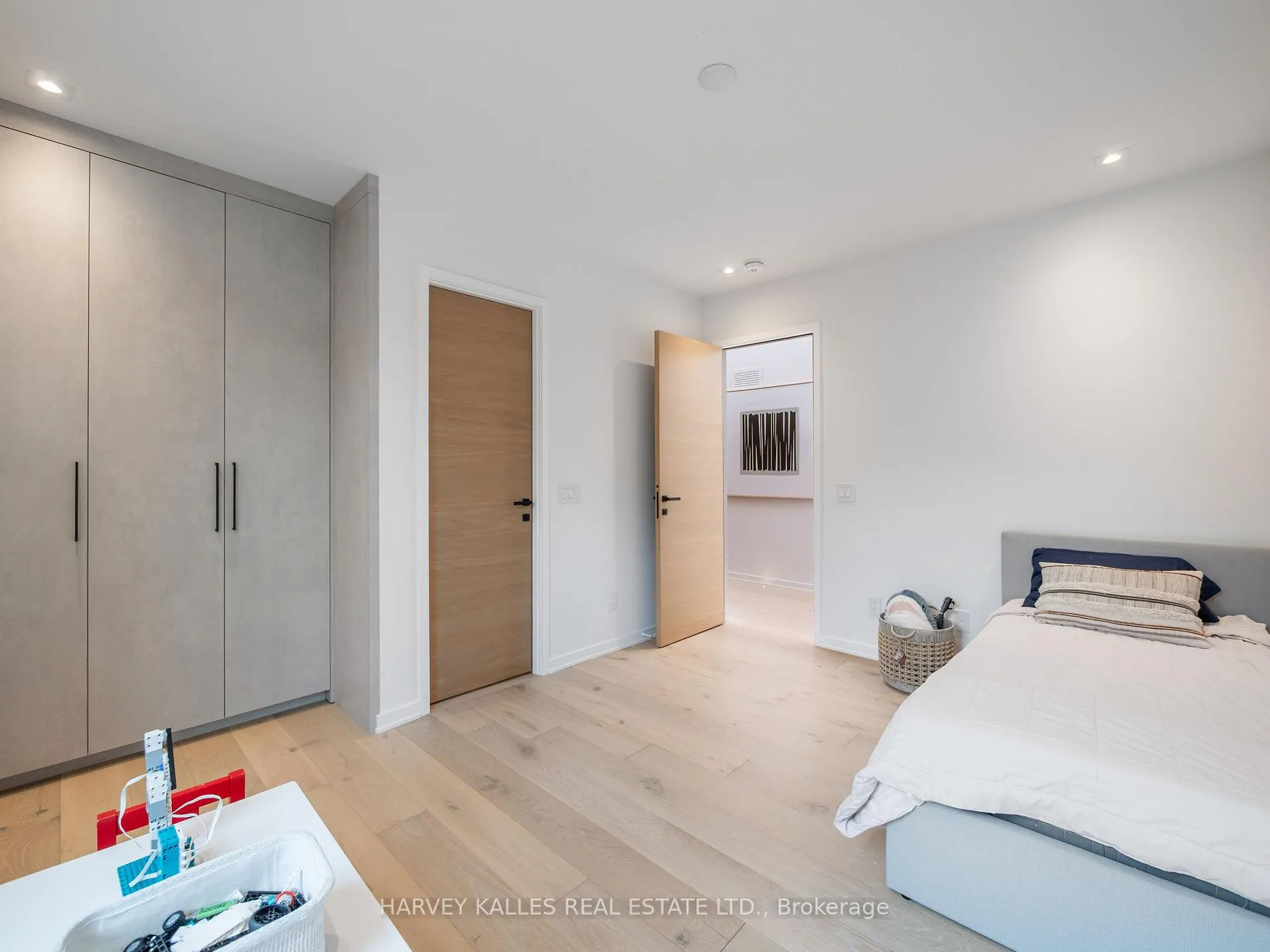 Photo 39 of 585 Bedford park Avenue, Toronto, Bedford Park-Nortown — HOMEH