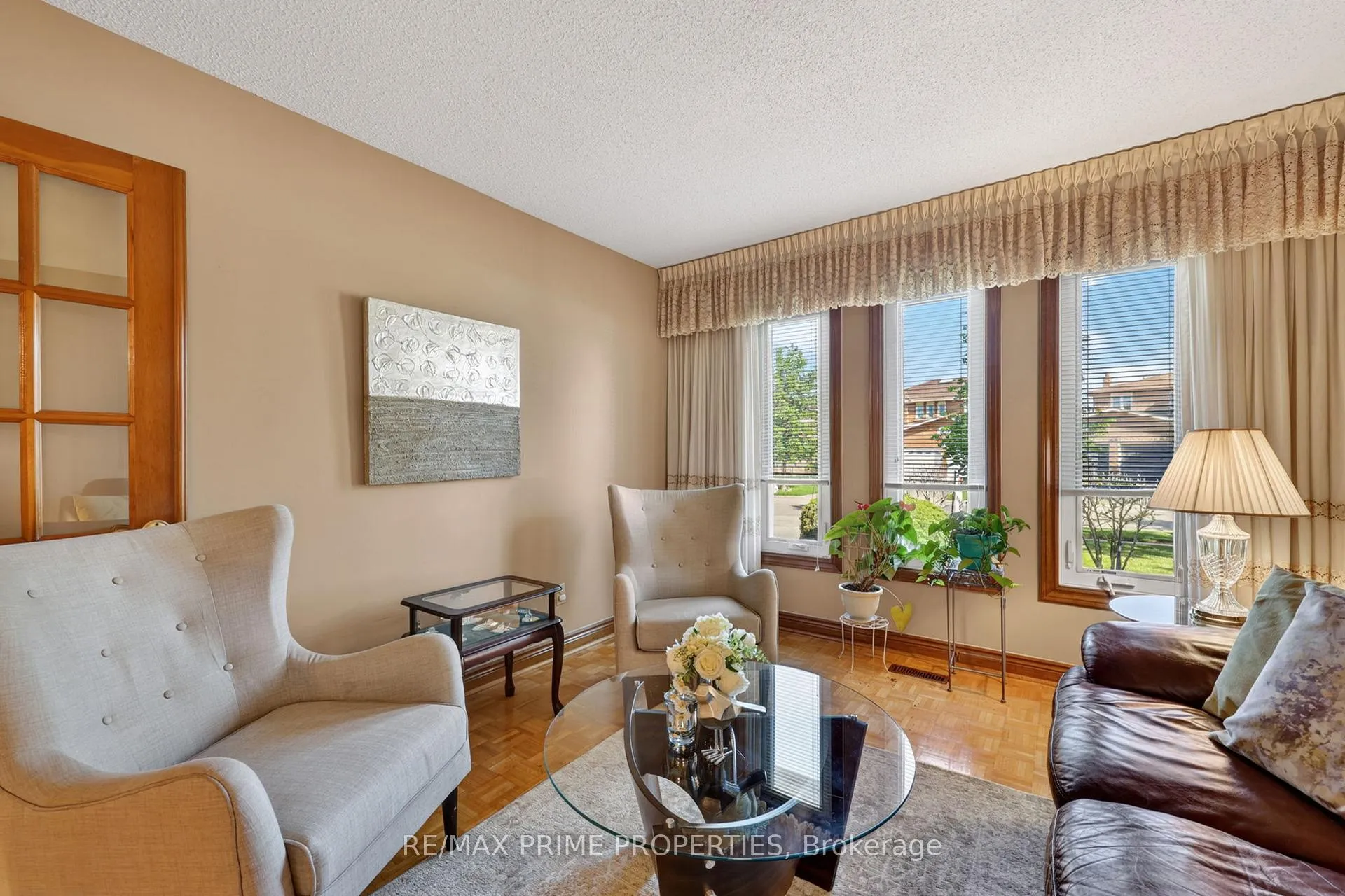 Photo 5 of 15 Jimston Drive, Markham, Milliken Mills East — HOMEH