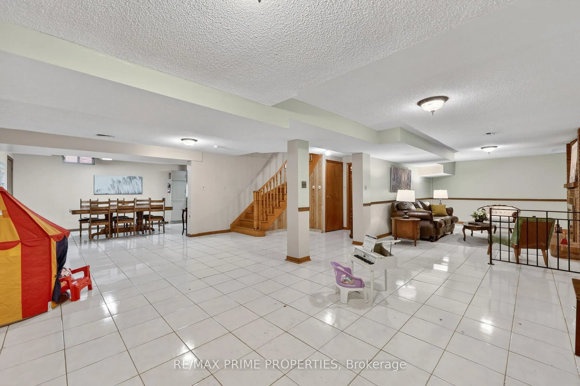 Photo 26 of 15 Jimston Drive, Markham, Milliken Mills East — HOMEH