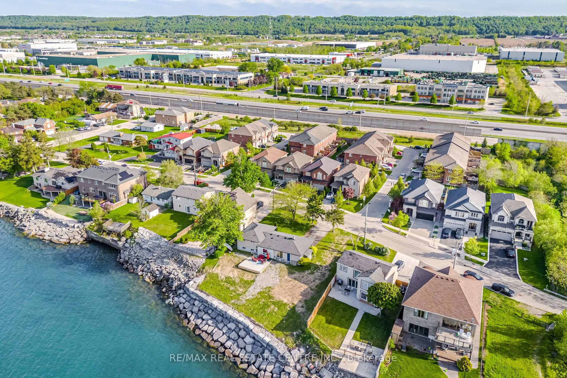 Photo 2 of 46 Seabreeze Crescent, Hamilton, Lakeshore — HOMEH