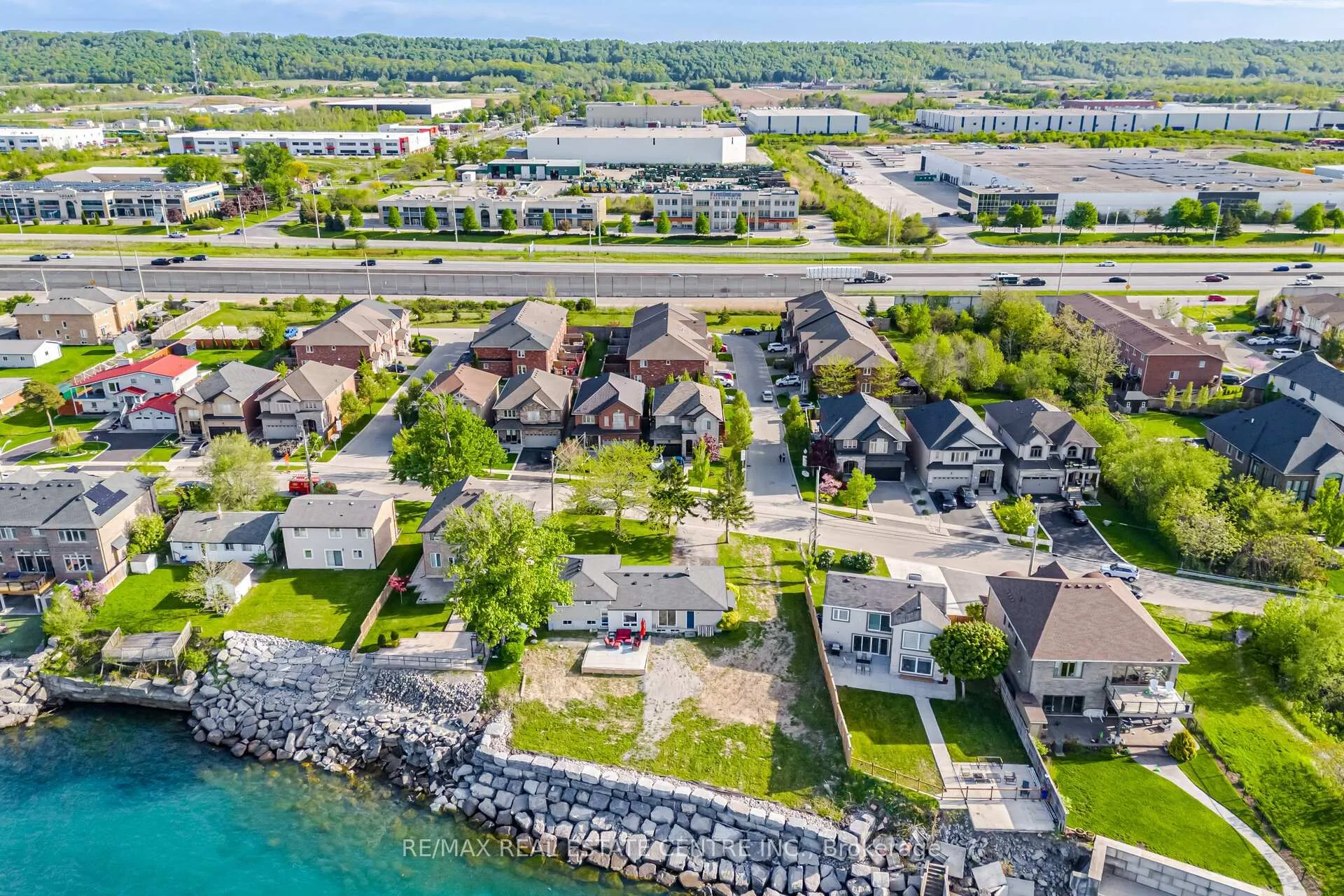 Photo 3 of 46 Seabreeze Crescent, Hamilton, Lakeshore — HOMEH