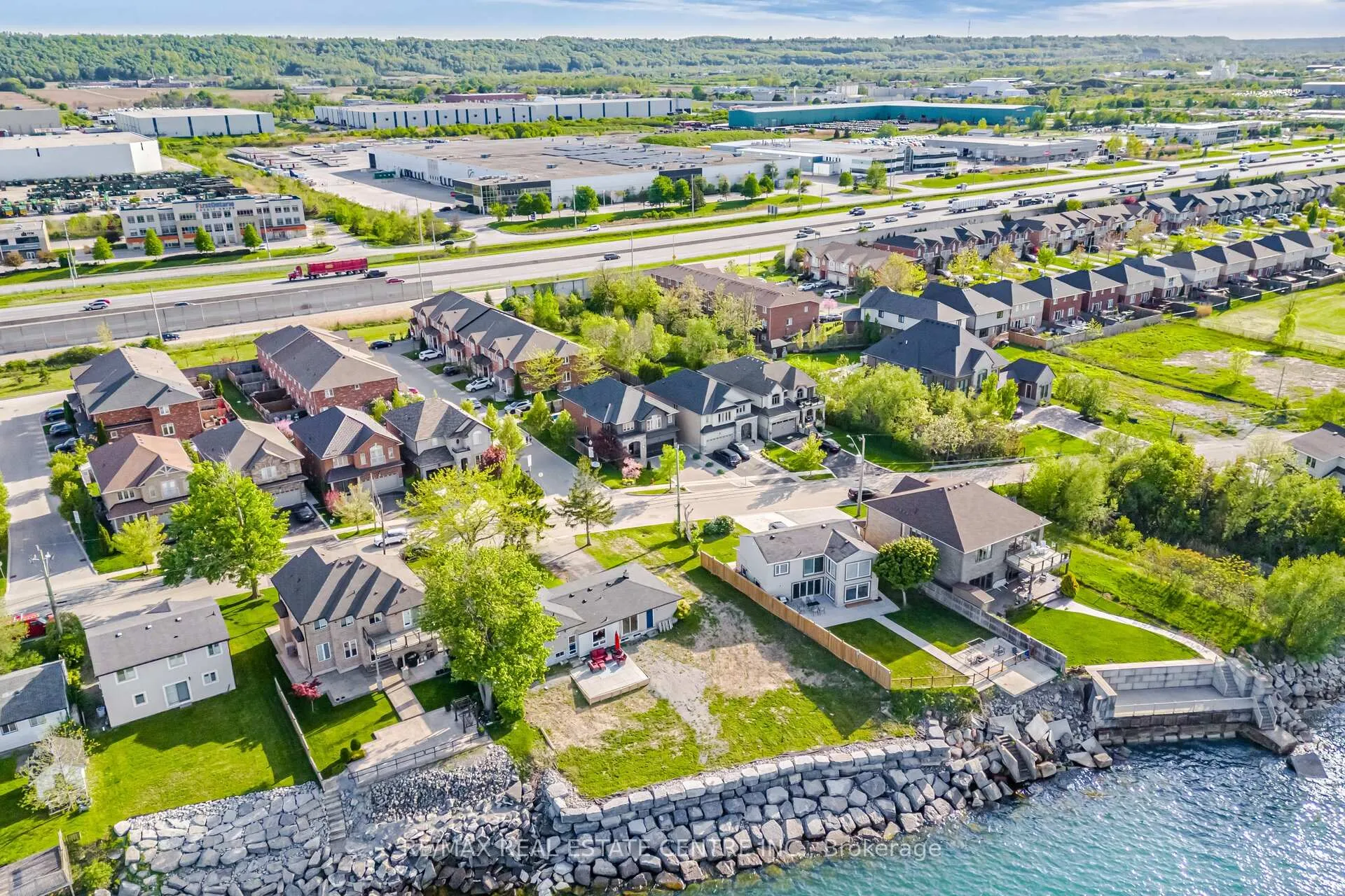 Photo 4 of 46 Seabreeze Crescent, Hamilton, Lakeshore — HOMEH