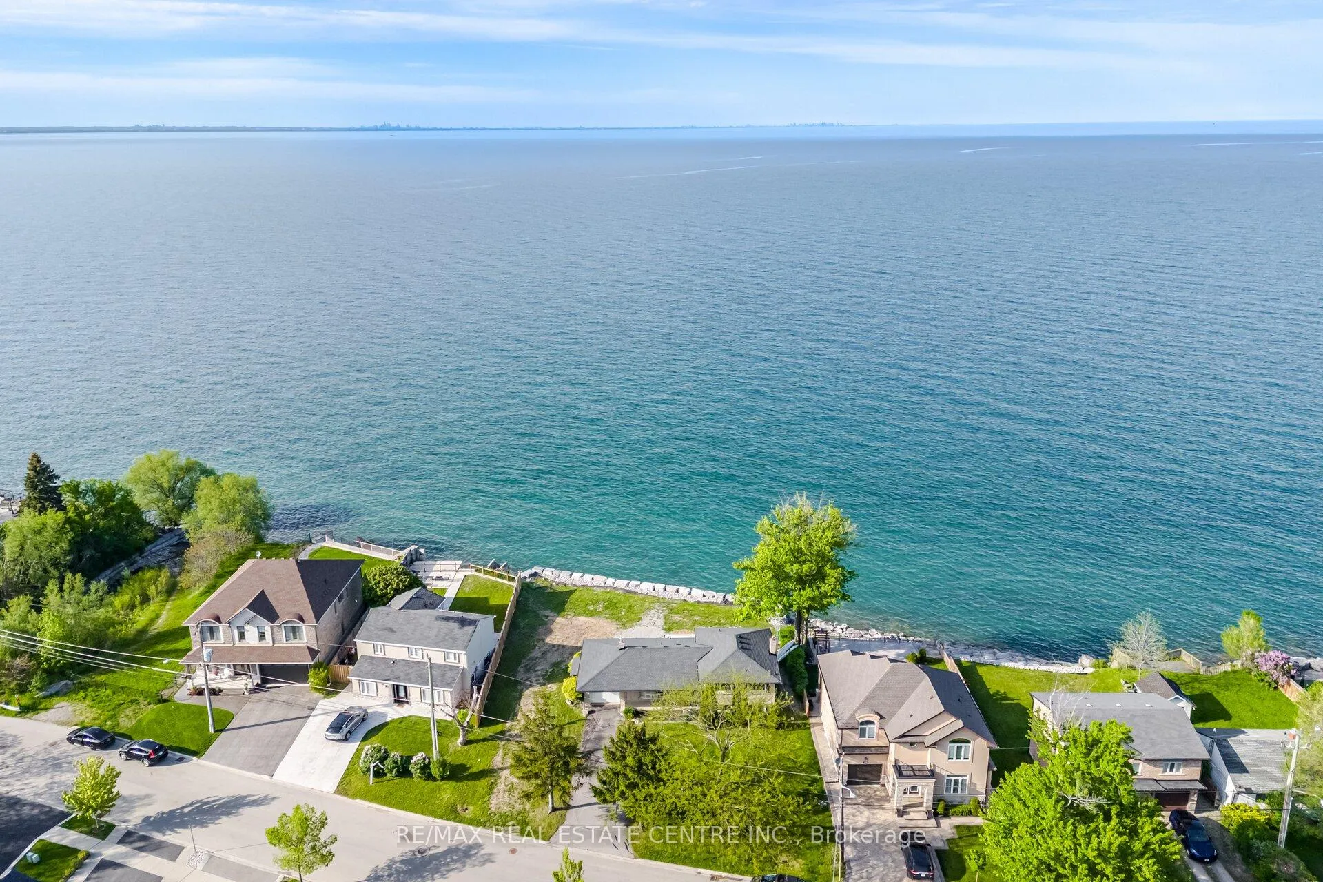 Photo 5 of 46 Seabreeze Crescent, Hamilton, Lakeshore — HOMEH