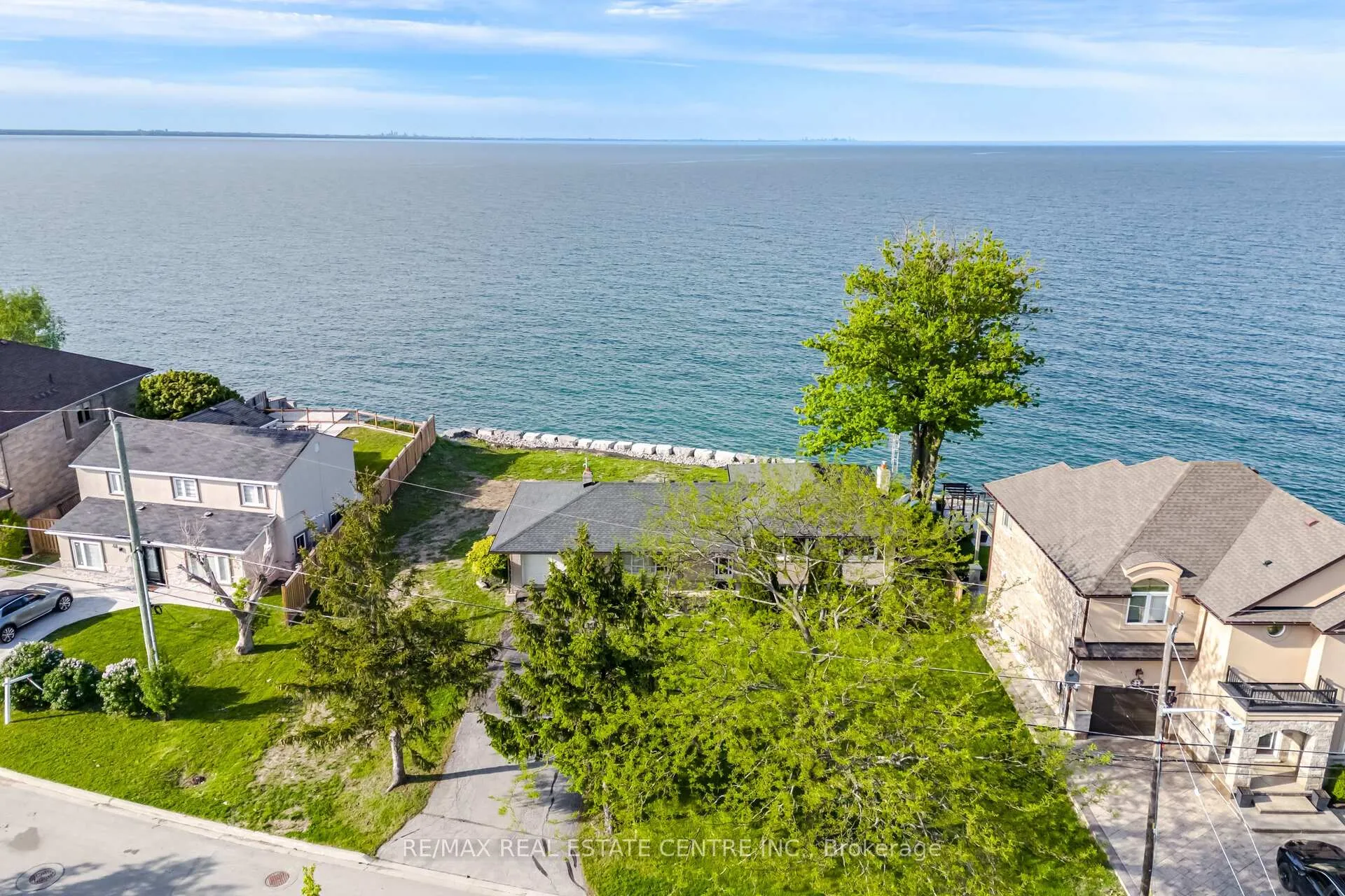 Photo 10 of 46 Seabreeze Crescent, Hamilton, Lakeshore — HOMEH