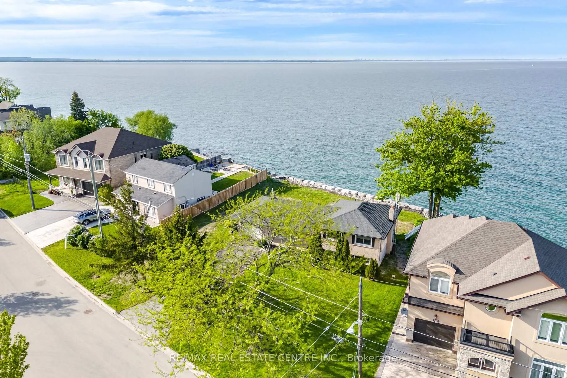 Photo 11 of 46 Seabreeze Crescent, Hamilton, Lakeshore — HOMEH