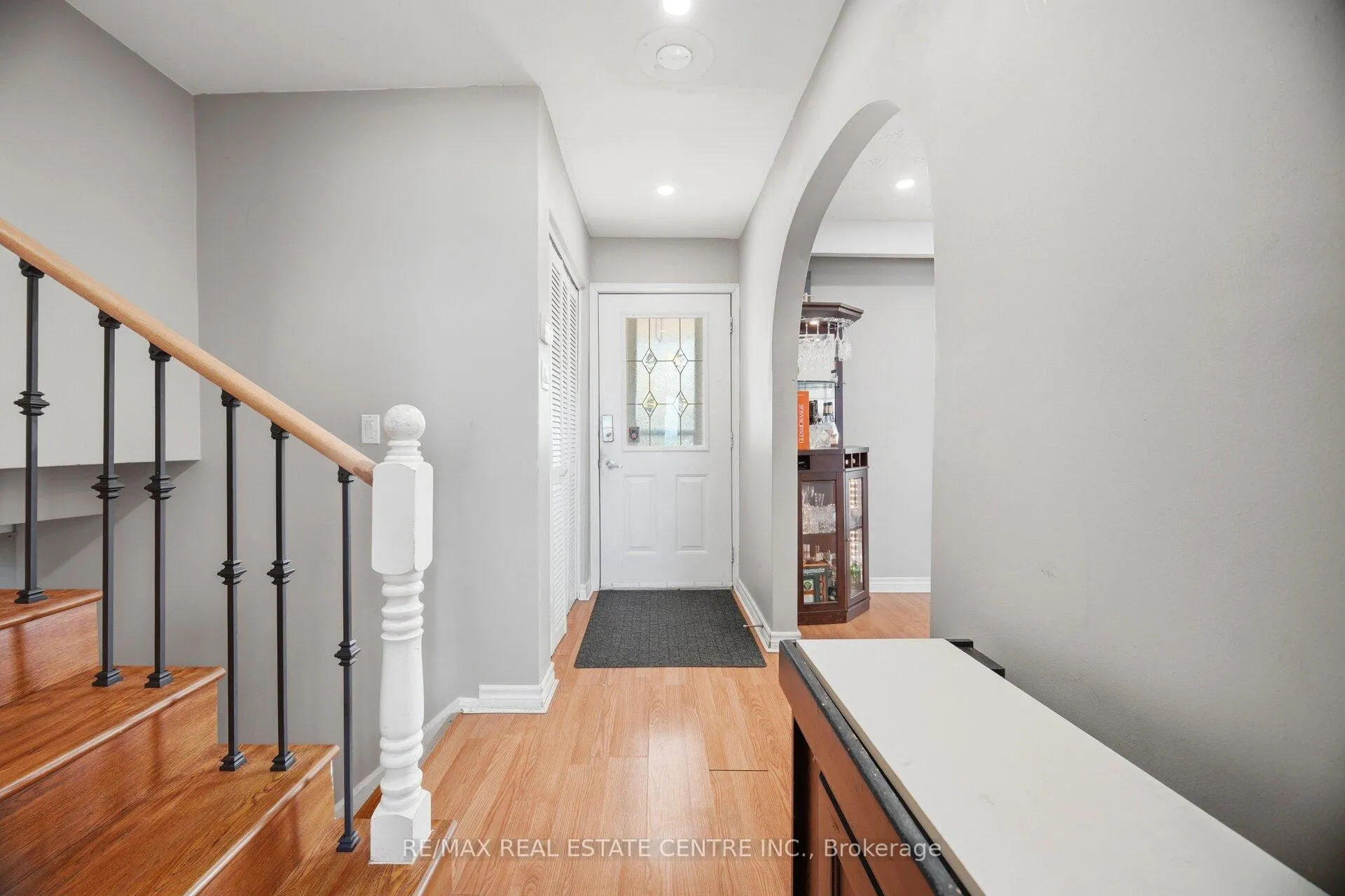Photo 15 of 46 Seabreeze Crescent, Hamilton, Lakeshore — HOMEH