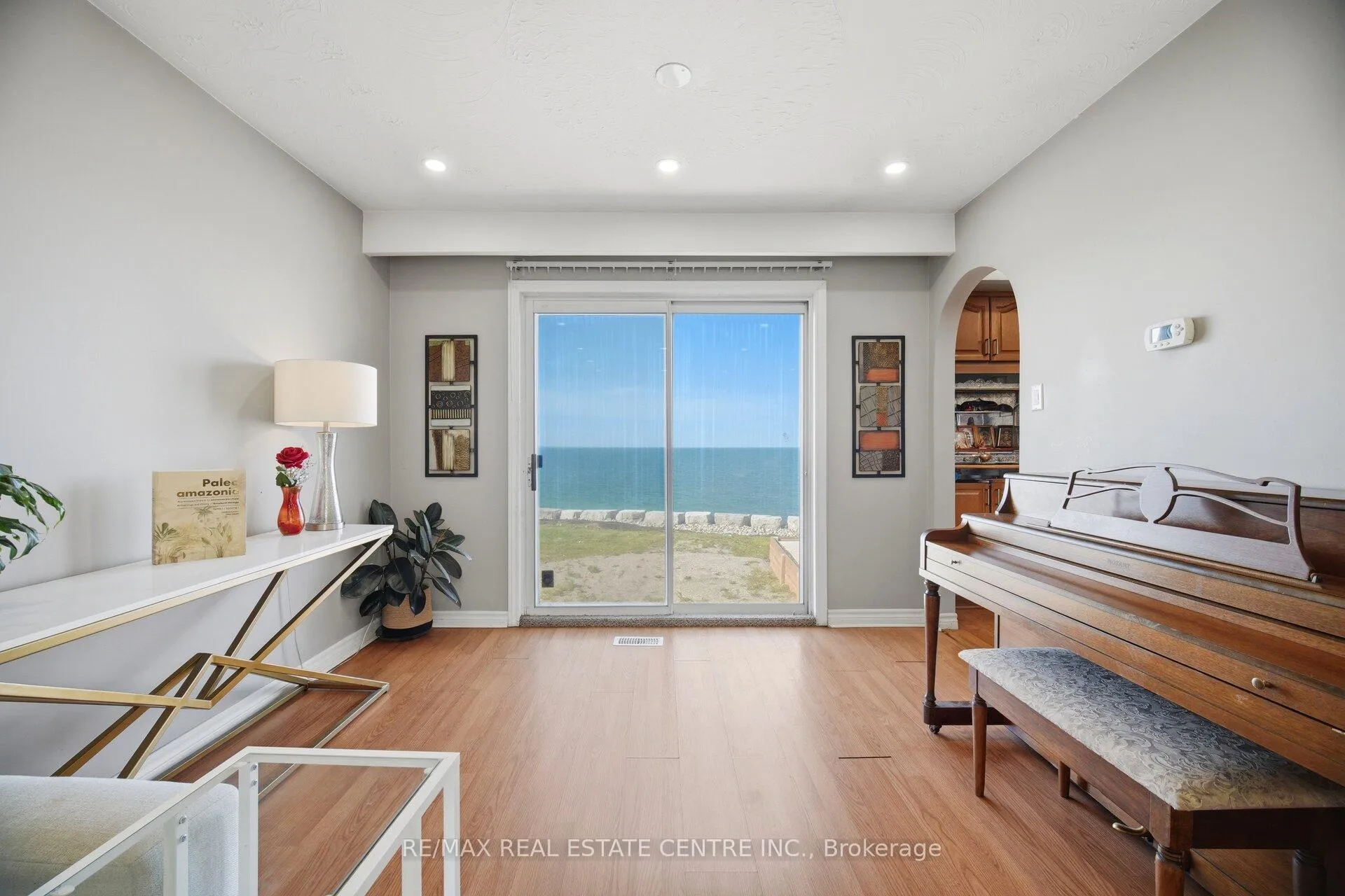Photo 18 of 46 Seabreeze Crescent, Hamilton, Lakeshore — HOMEH