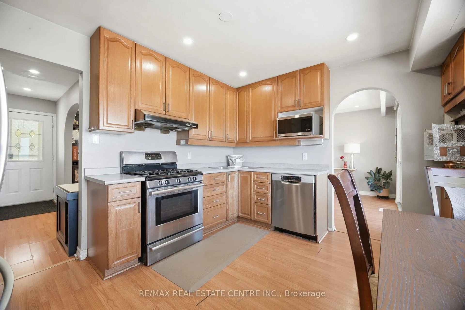 Photo 19 of 46 Seabreeze Crescent, Hamilton, Lakeshore — HOMEH
