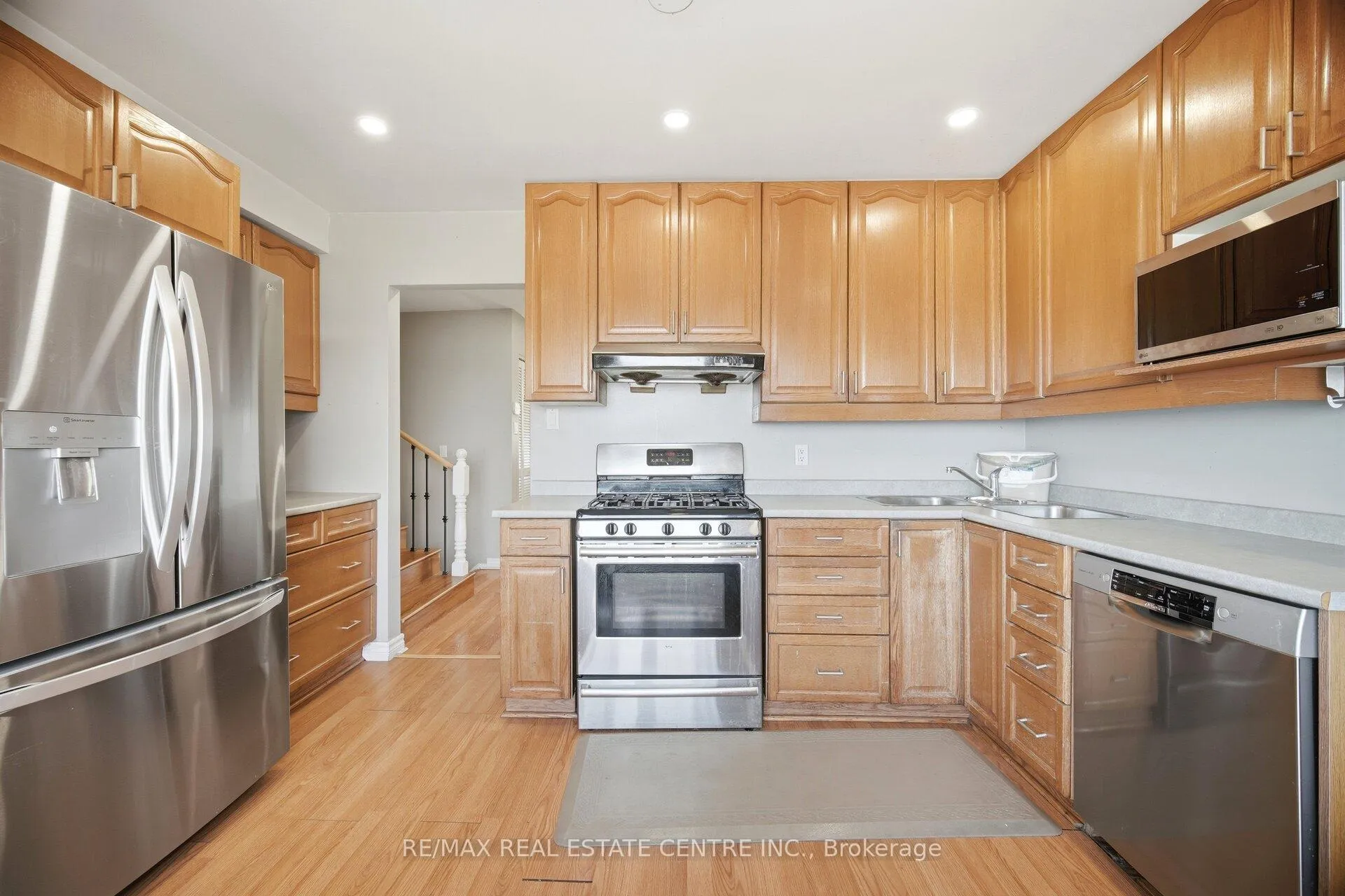 Photo 20 of 46 Seabreeze Crescent, Hamilton, Lakeshore — HOMEH