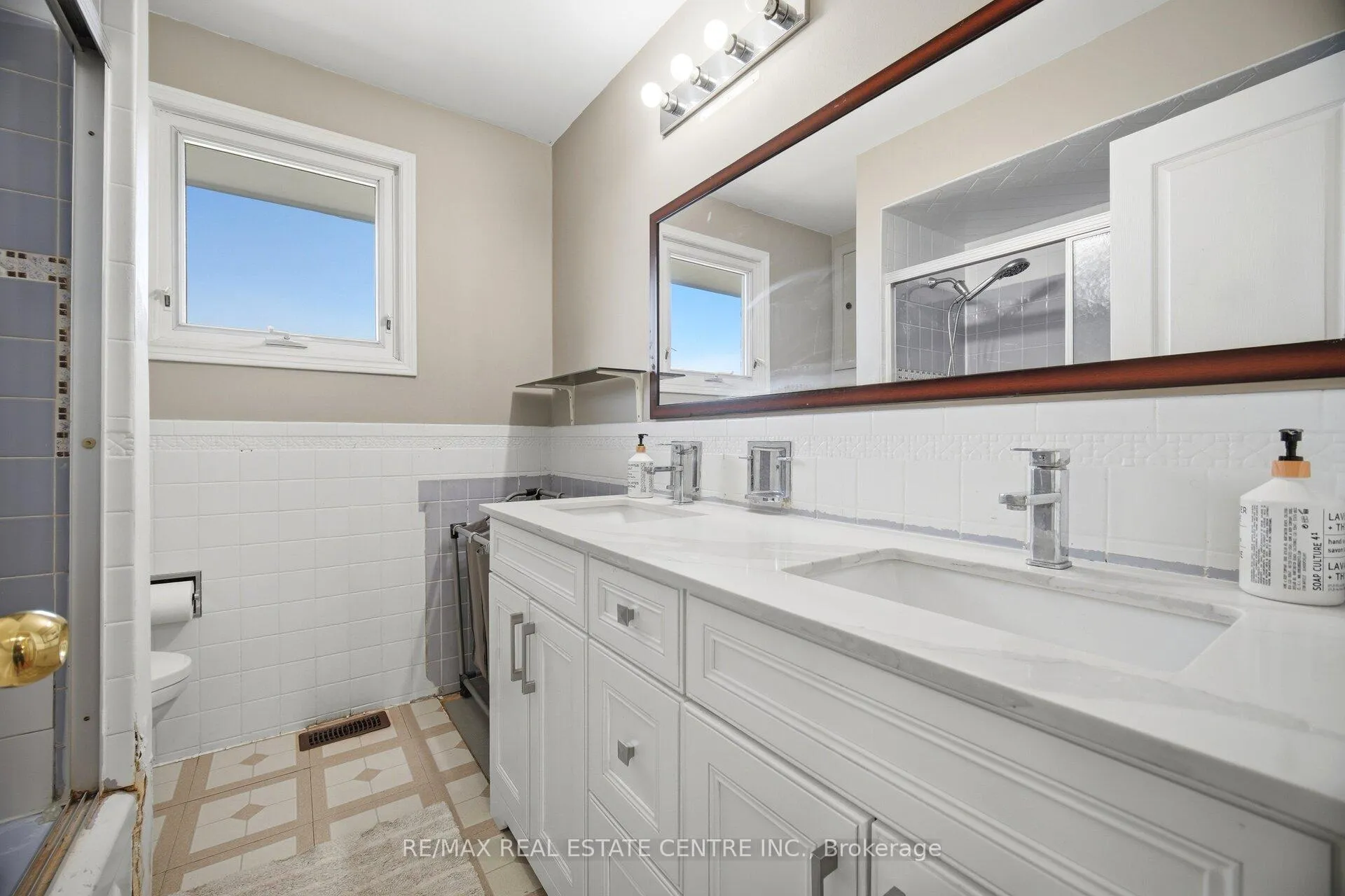 Photo 29 of 46 Seabreeze Crescent, Hamilton, Lakeshore — HOMEH