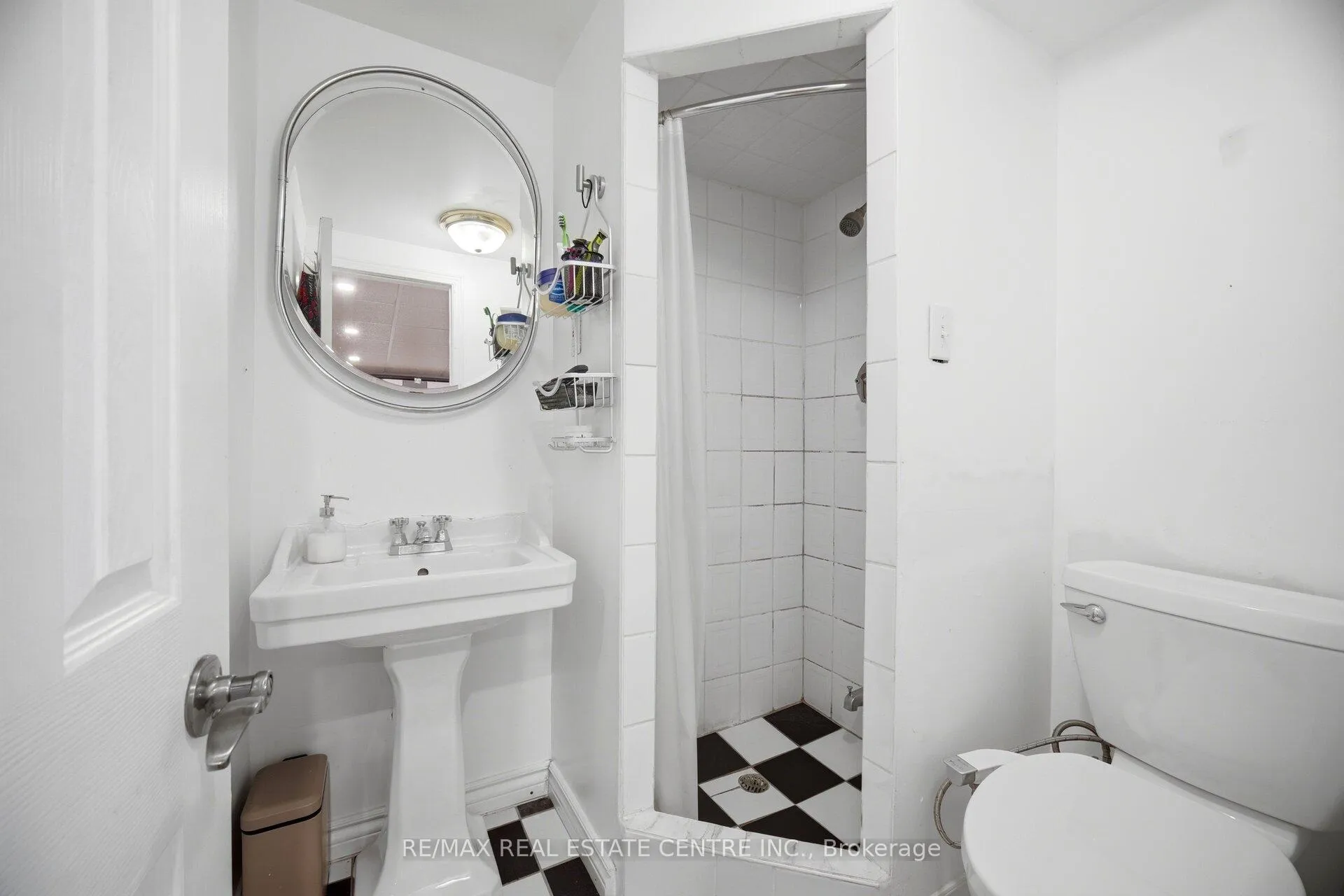 Photo 32 of 46 Seabreeze Crescent, Hamilton, Lakeshore — HOMEH