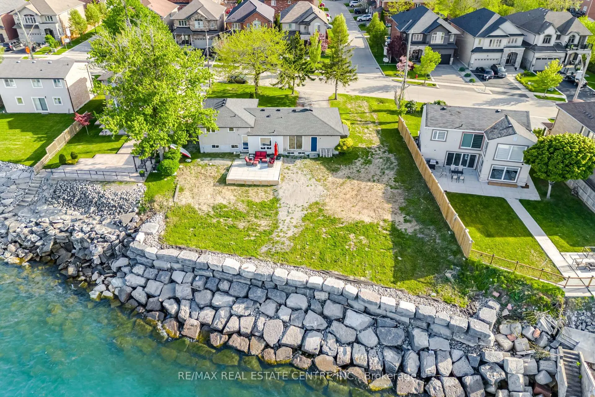 Photo 43 of 46 Seabreeze Crescent, Hamilton, Lakeshore — HOMEH