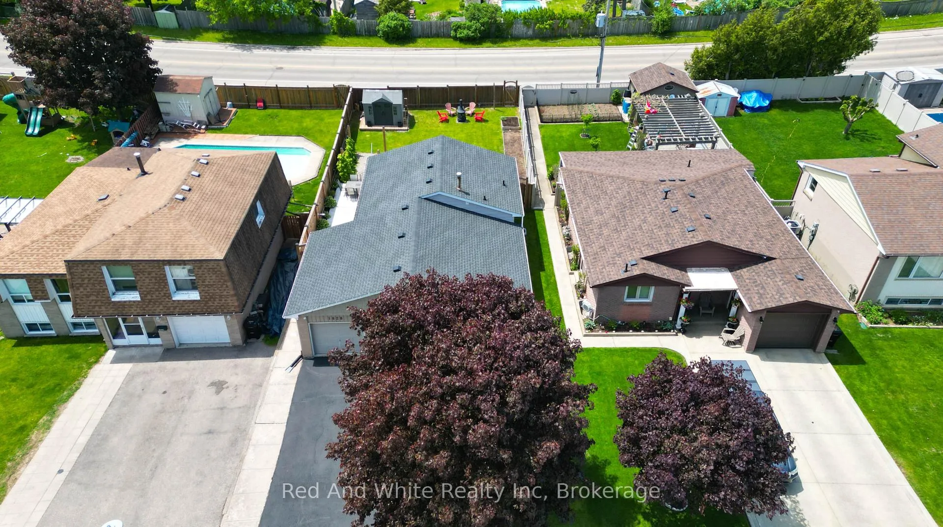 Photo 4 of 1828 Earlwood Drive, Cambridge, Galt City Centre — HOMEH