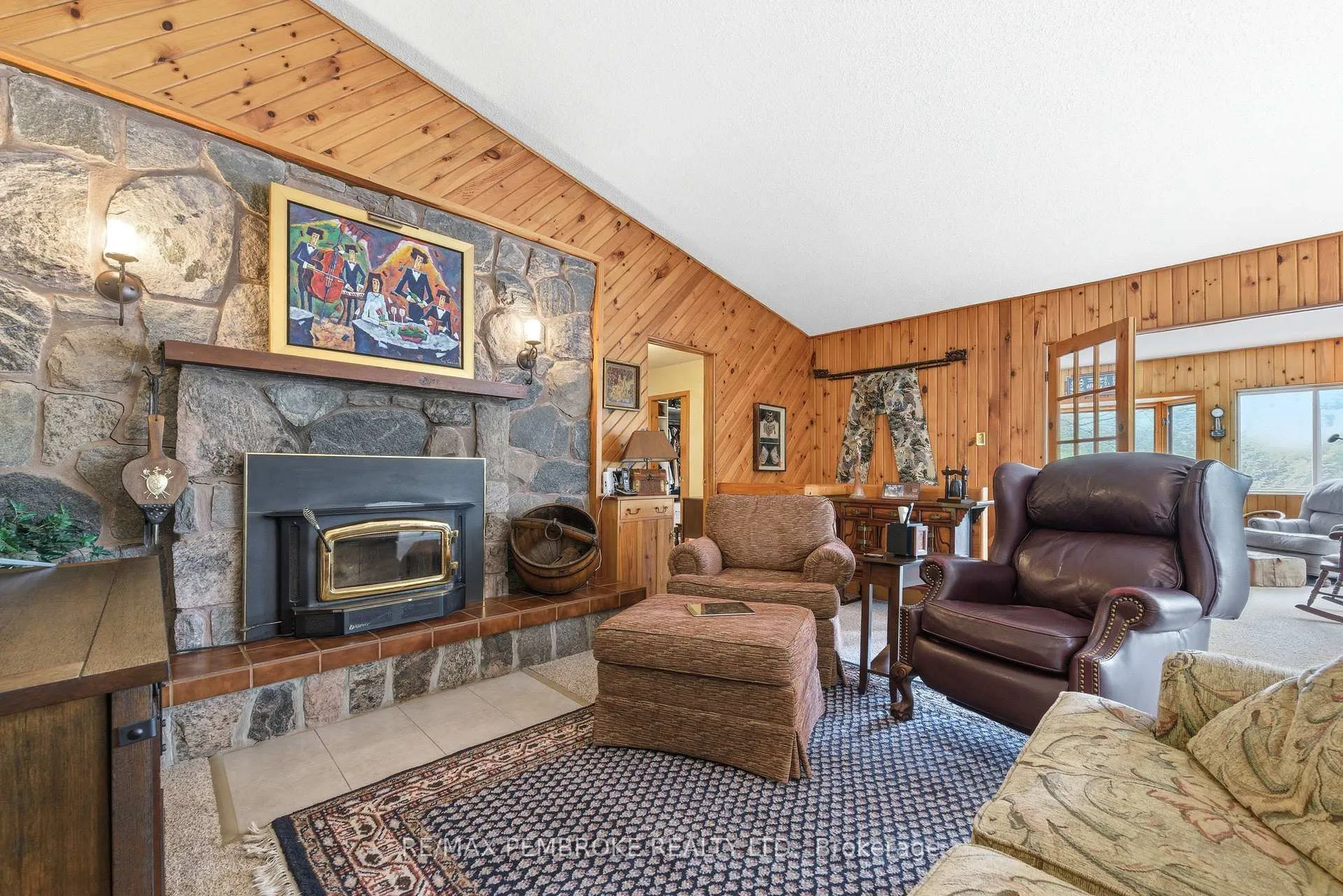 Photo 10 of 93 Bilsborrow Trail, Petawawa — HOMEH