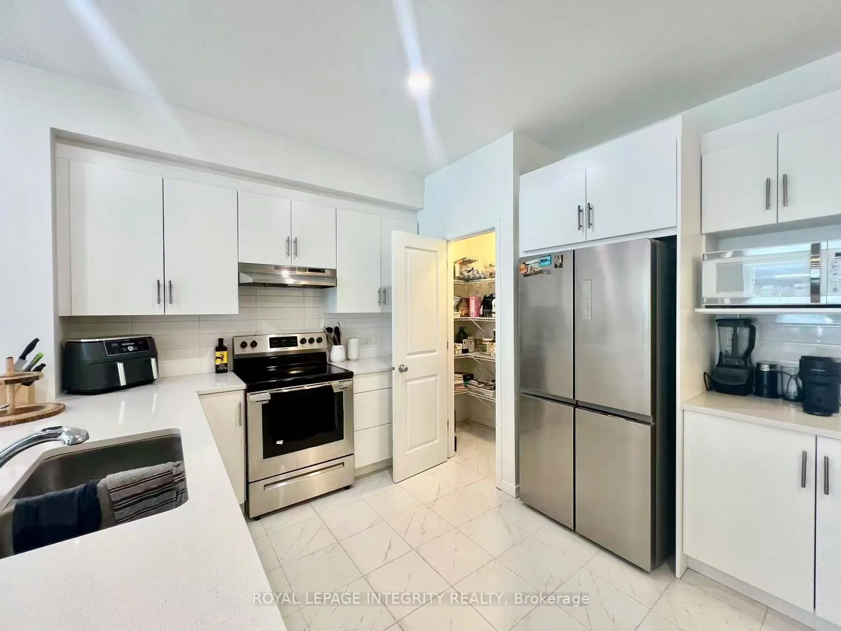 Photo 8 of 874 Paseana Place, Ottawa, Kanata - Emerald Meadows/Trailwest — HOMEH