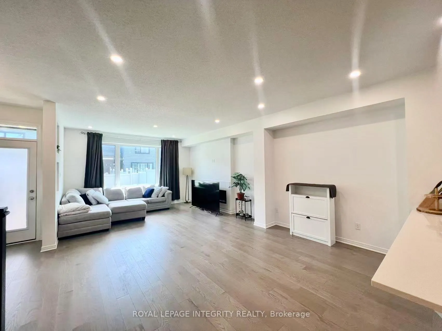Photo 11 of 874 Paseana Place, Ottawa, Kanata - Emerald Meadows/Trailwest — HOMEH