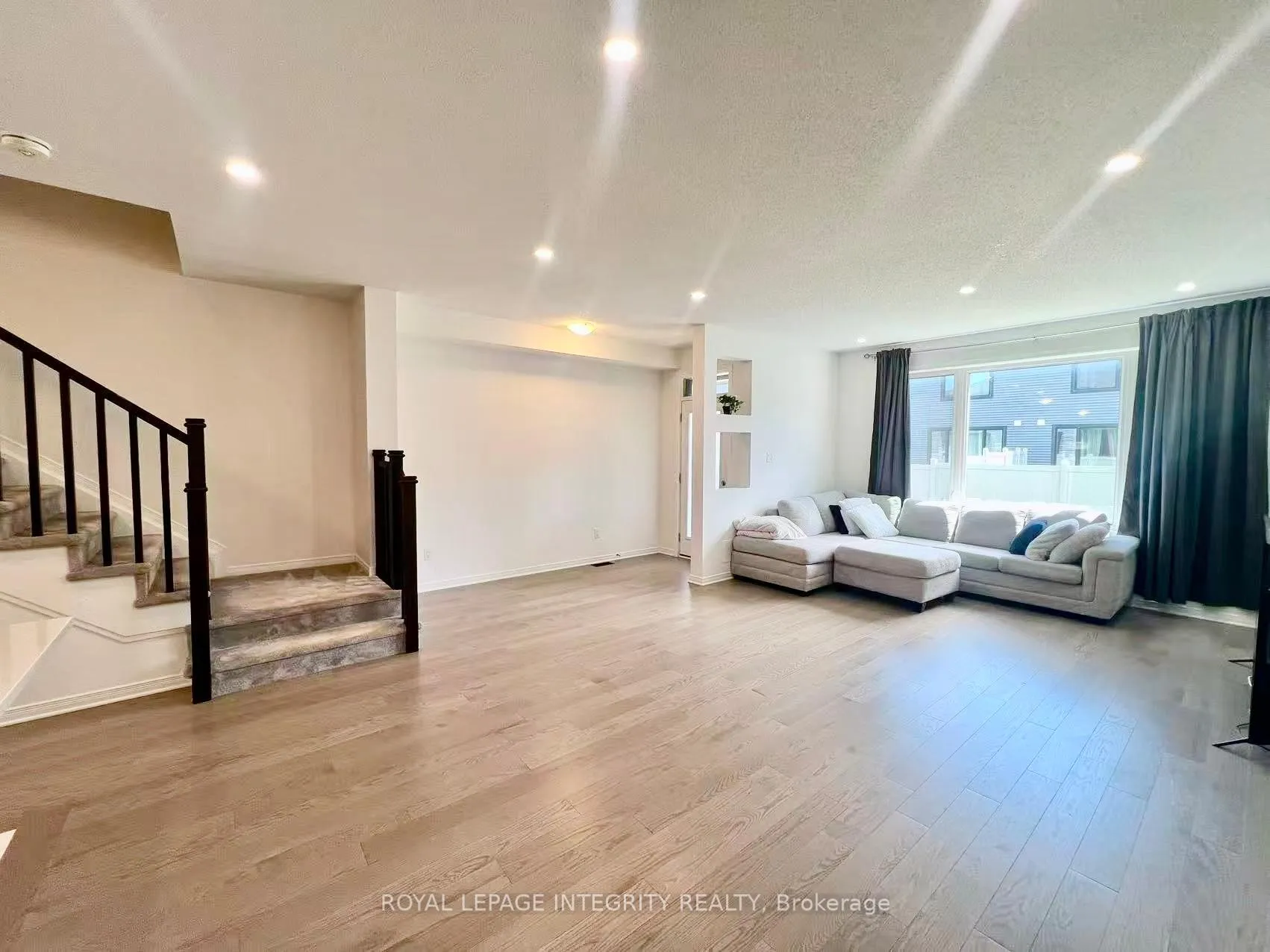 Photo 12 of 874 Paseana Place, Ottawa, Kanata - Emerald Meadows/Trailwest — HOMEH