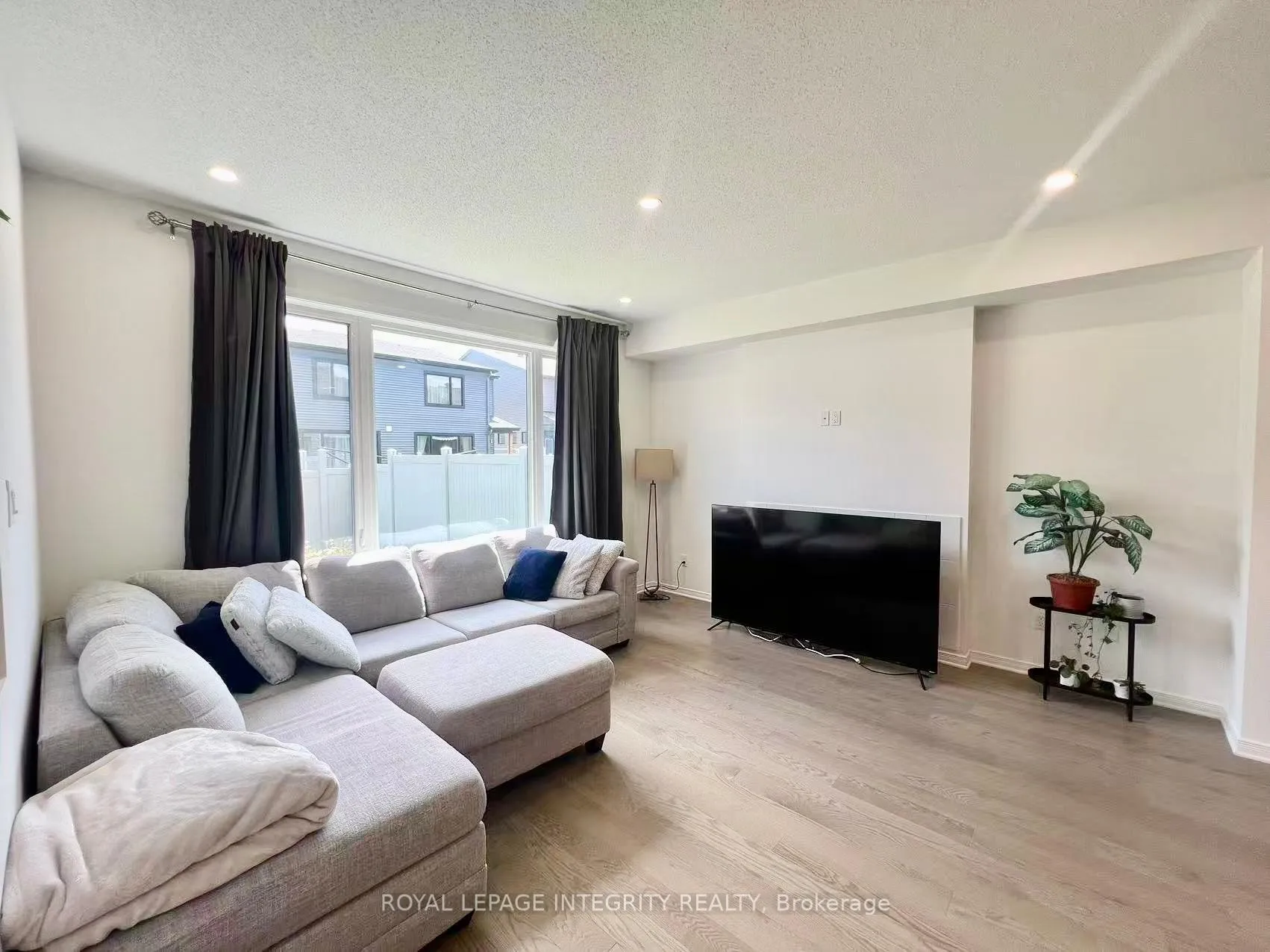 Photo 13 of 874 Paseana Place, Ottawa, Kanata - Emerald Meadows/Trailwest — HOMEH