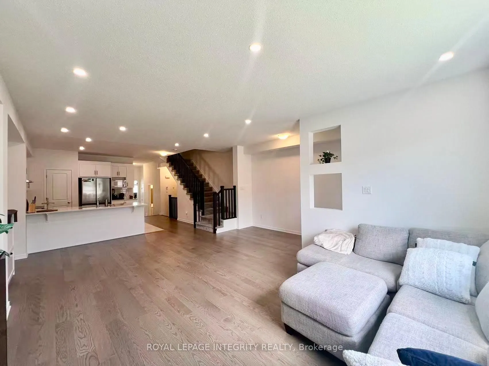 Photo 14 of 874 Paseana Place, Ottawa, Kanata - Emerald Meadows/Trailwest — HOMEH